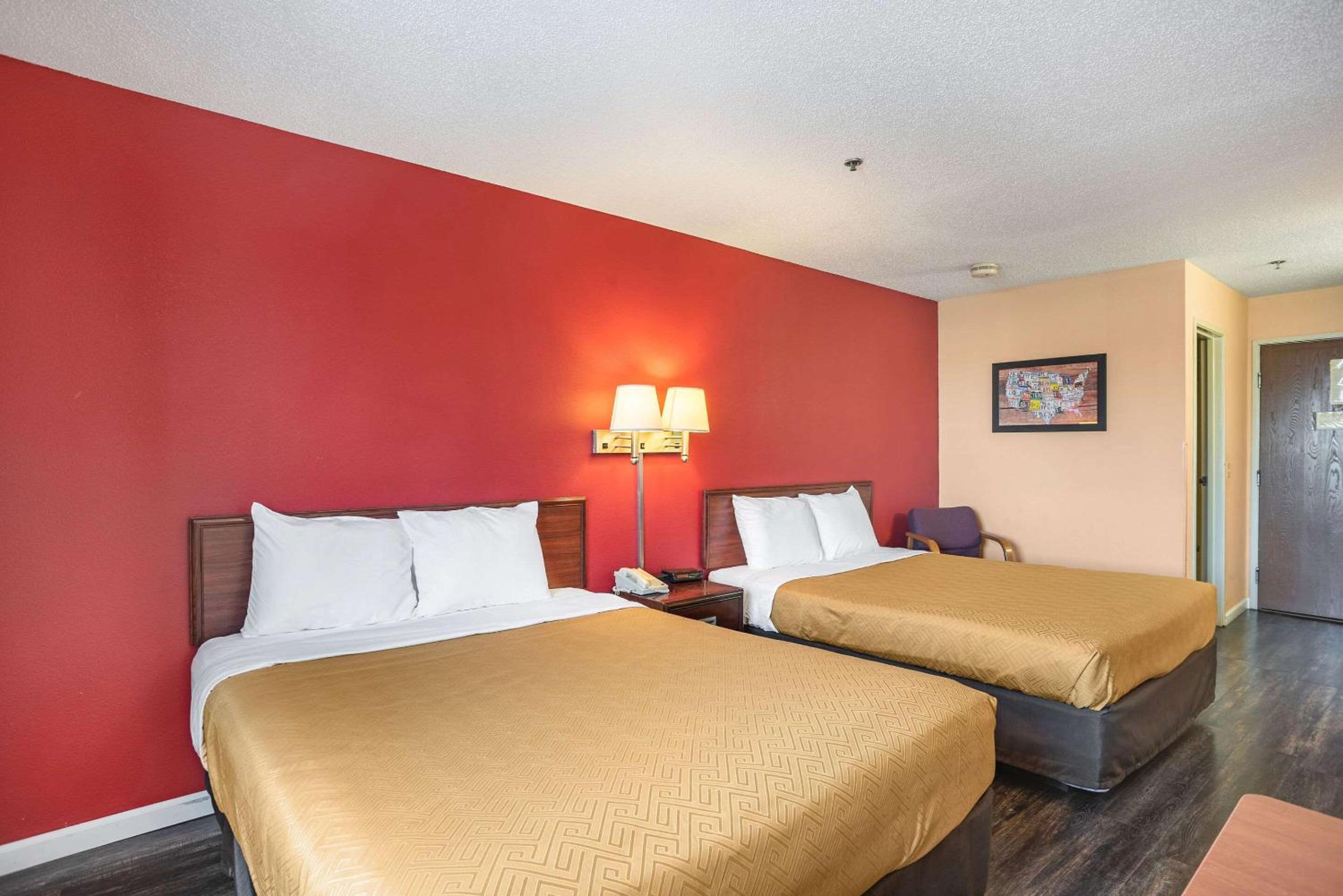 Princeton Vacations - Econo Lodge - Property Image 2