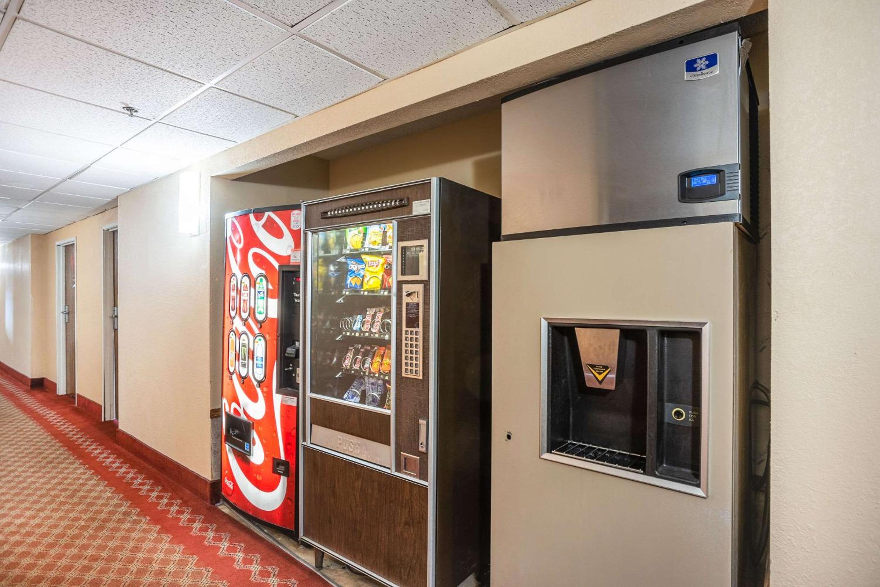 Princeton Vacations - Econo Lodge - Property Image 21