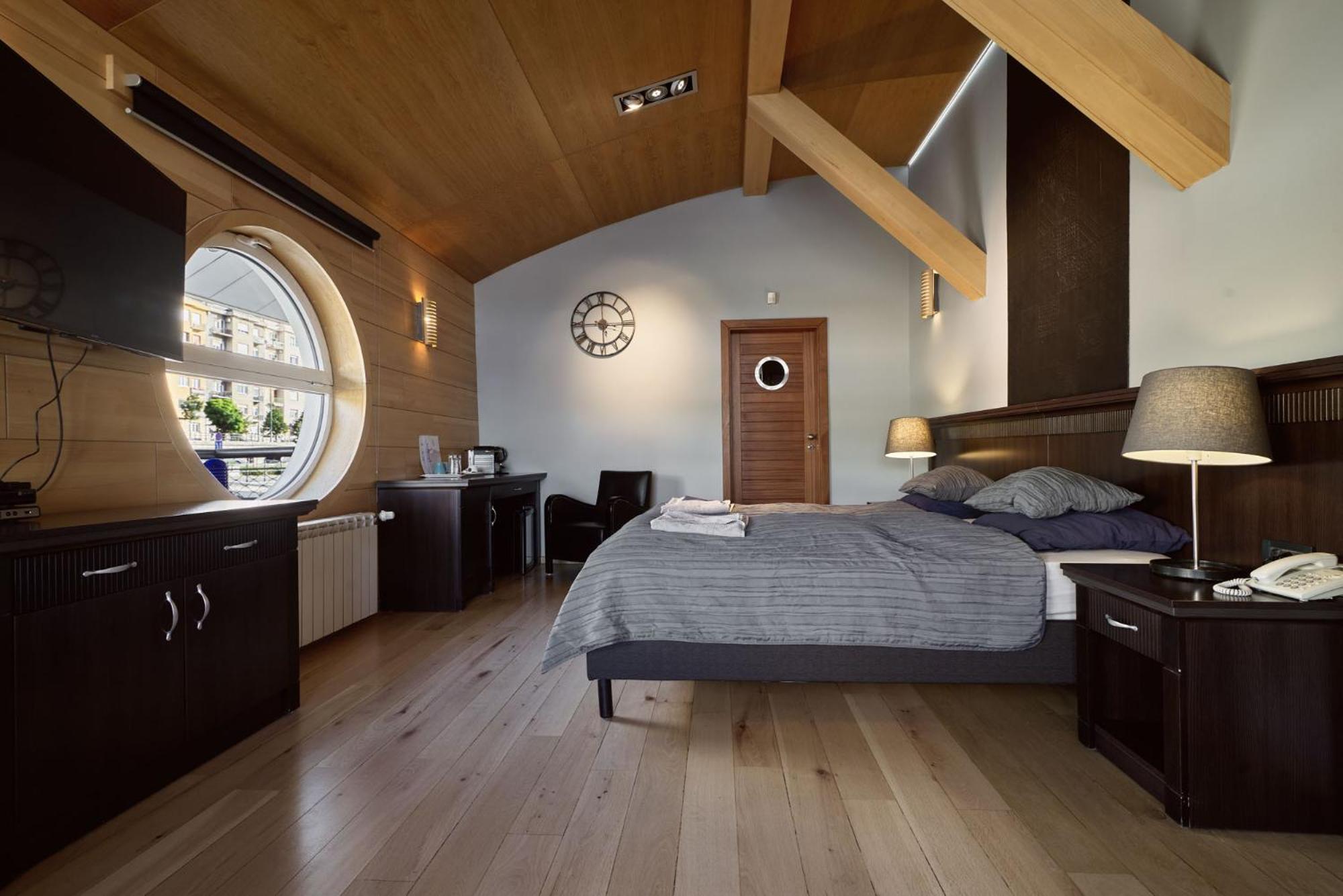 Vogue Boat Apartments