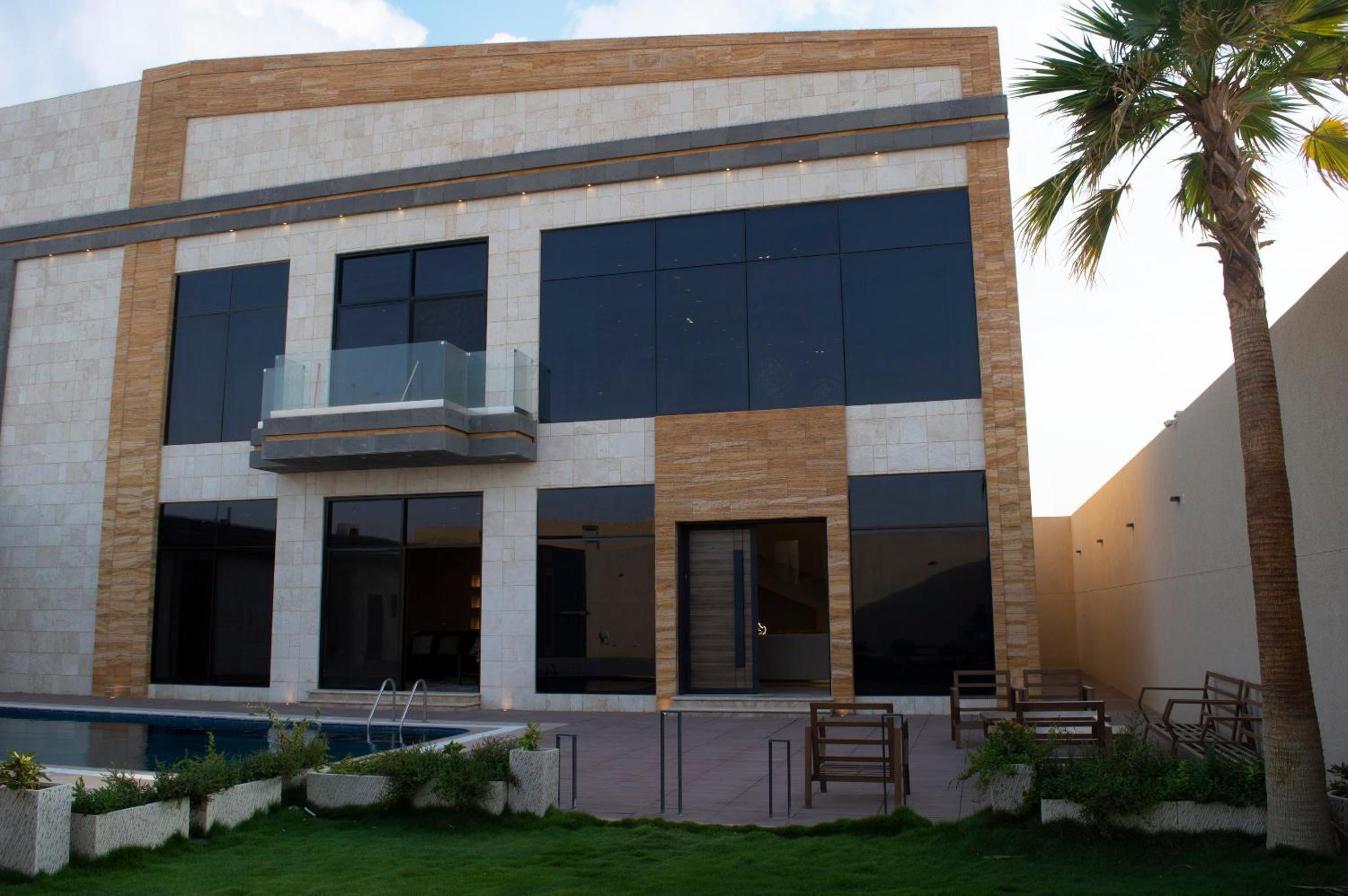 Hotel Luxurious villa - Image 1