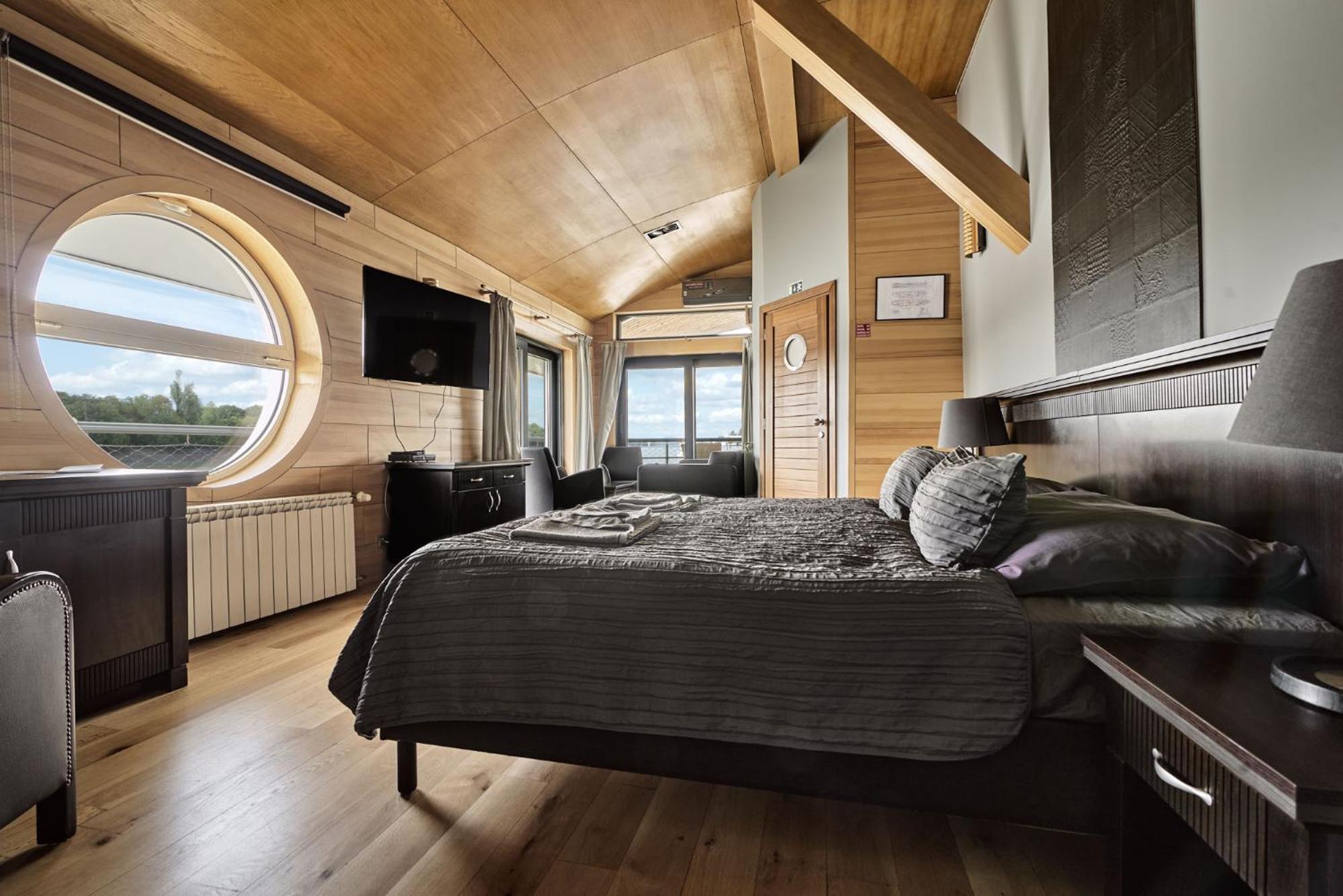 Vogue Boat Apartments