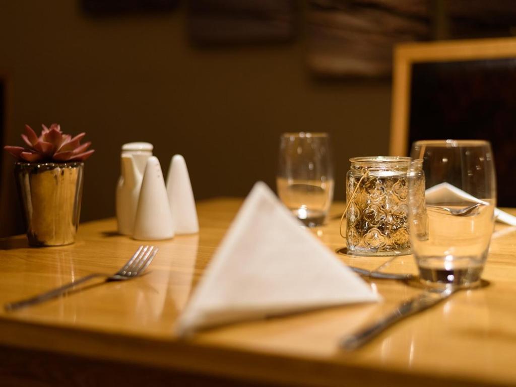 The Britannia Inn & Waves Restaurant — 12
