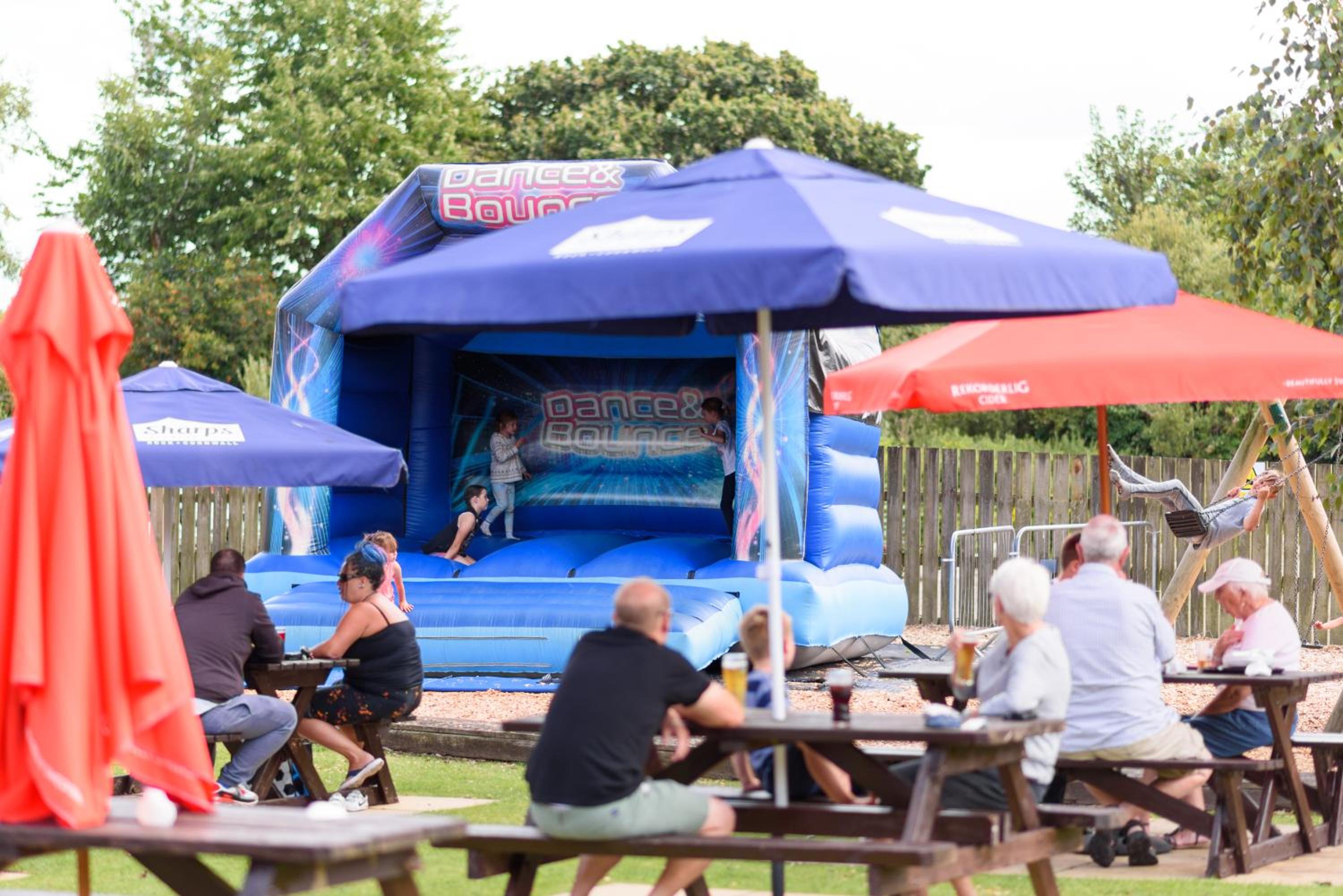 The Britannia Inn & Waves Restaurant — 10