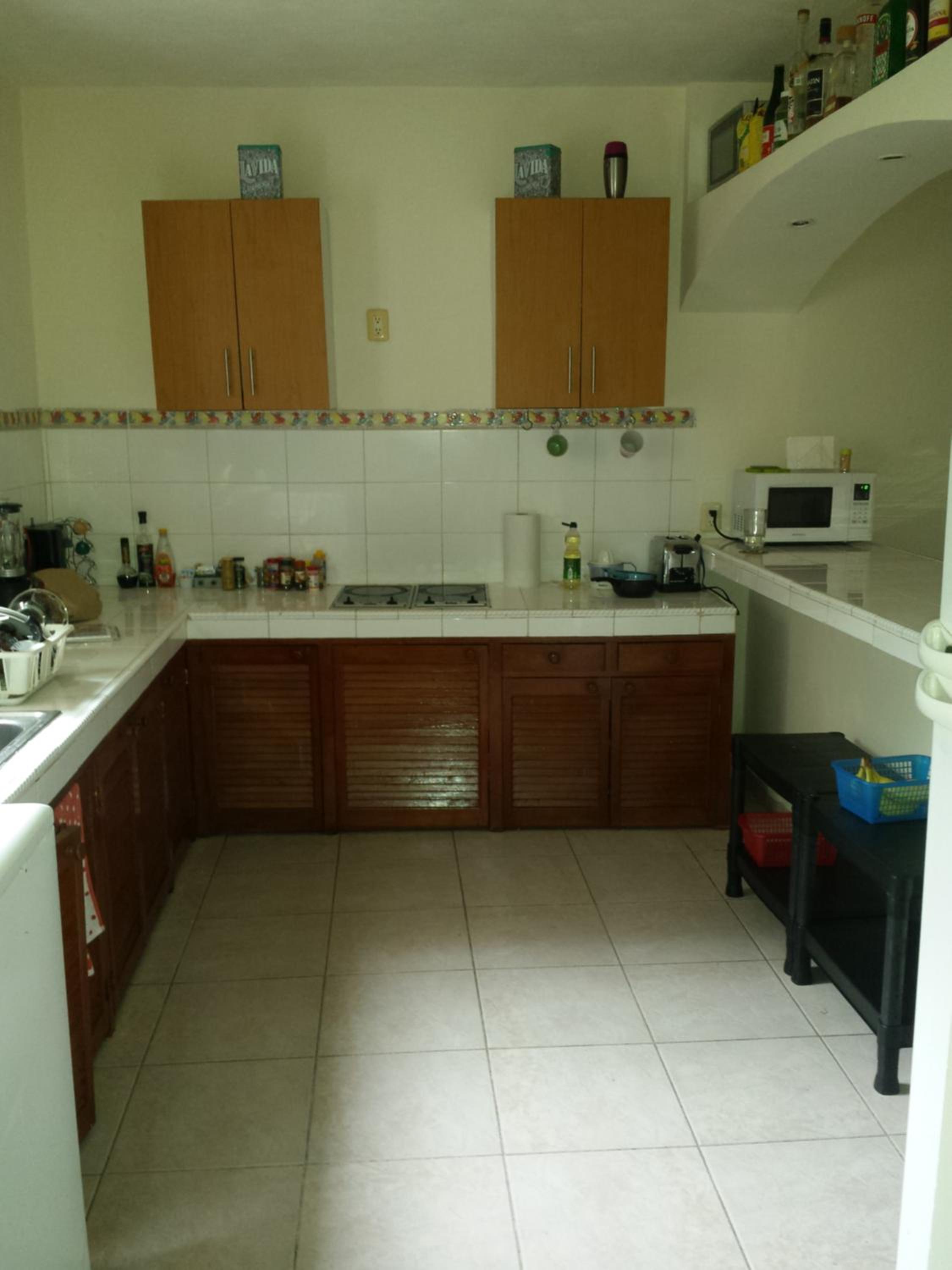 Nice Apart in CENTER with POOL view 5