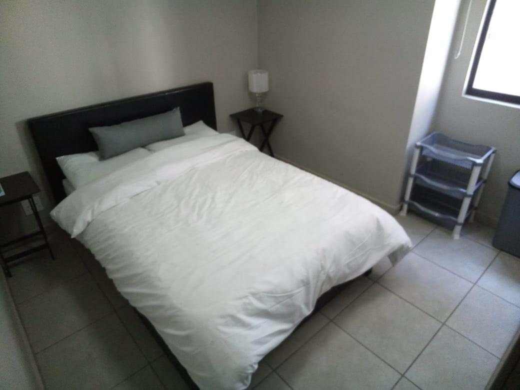 One Perfect Stay Median Rosebank
