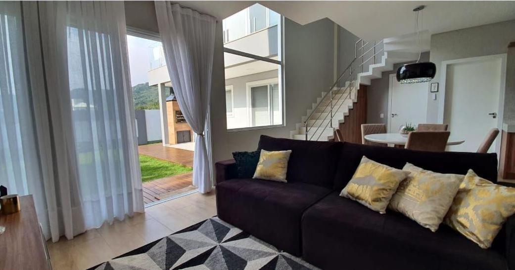 Casa Luxo com piscina a 500 metros da praia