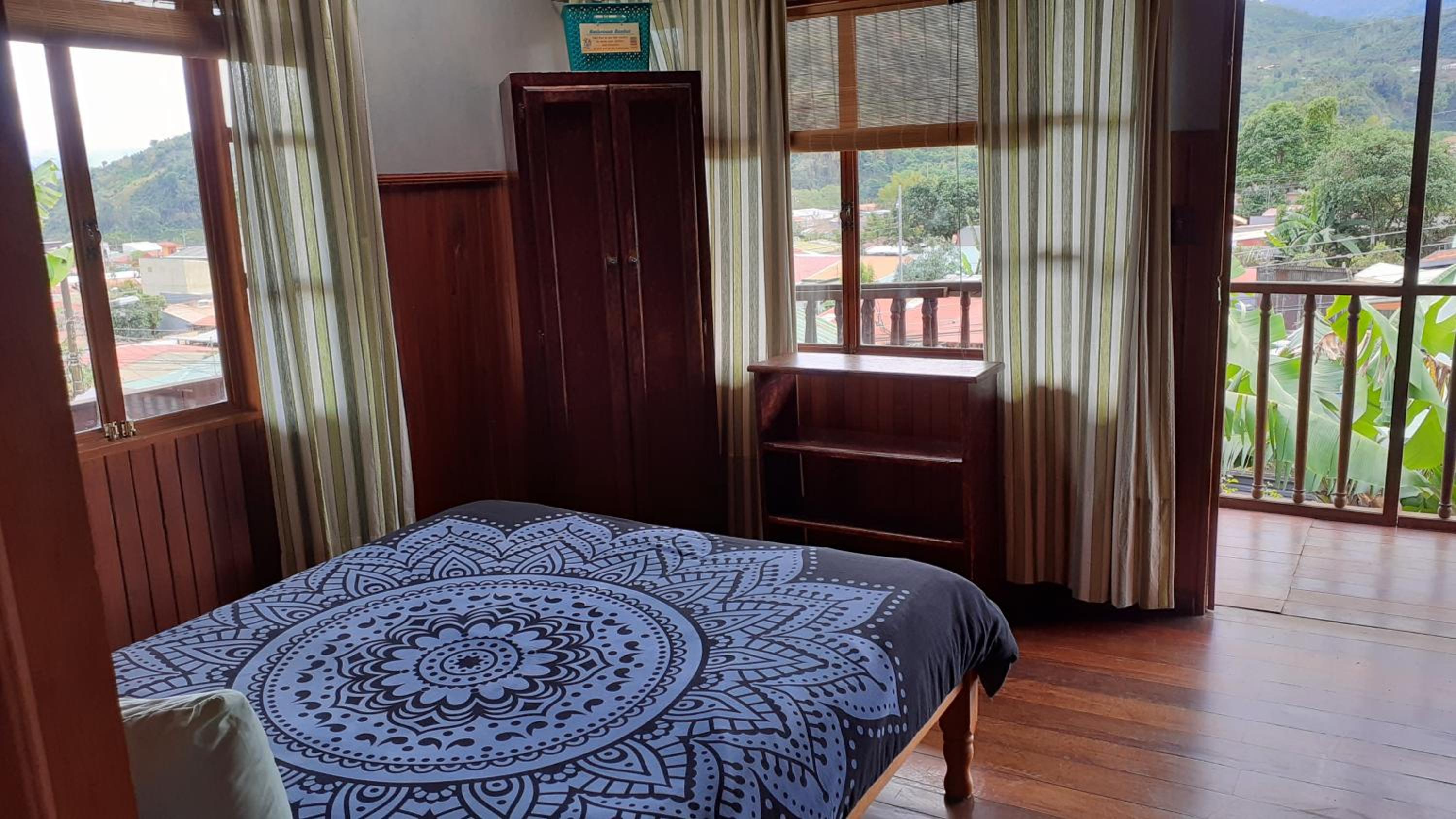 Montaña Linda Guest House Orosi