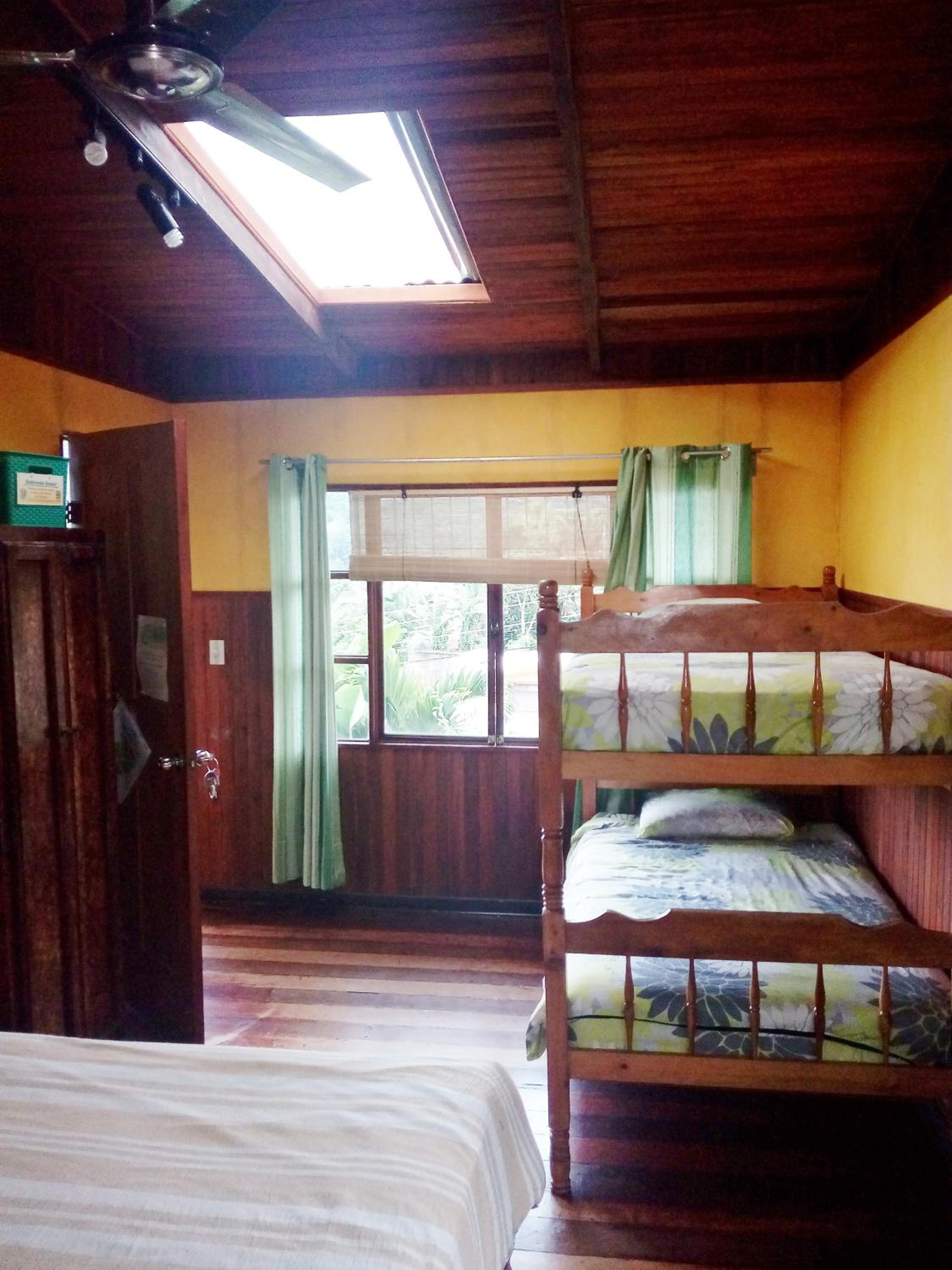 Montaña Linda Guest House Orosi