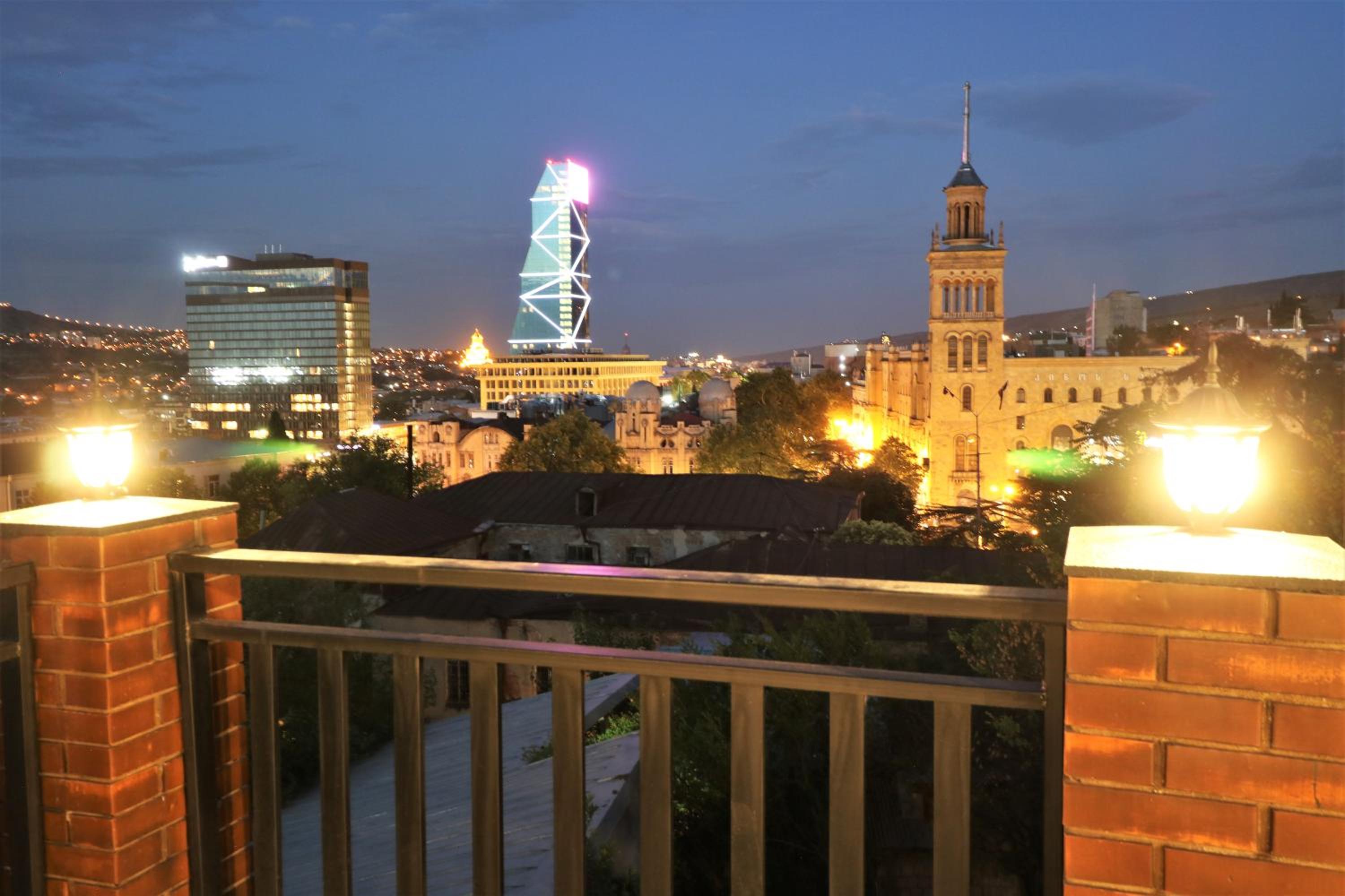 Peto's Huge furnished terrace view 3