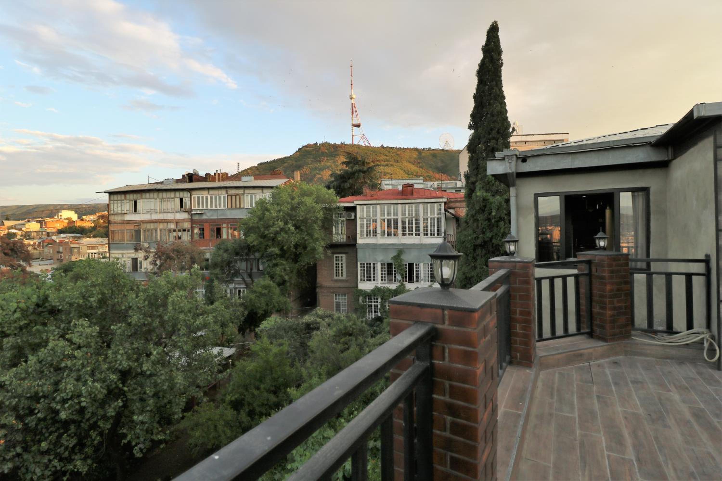 Photo 8