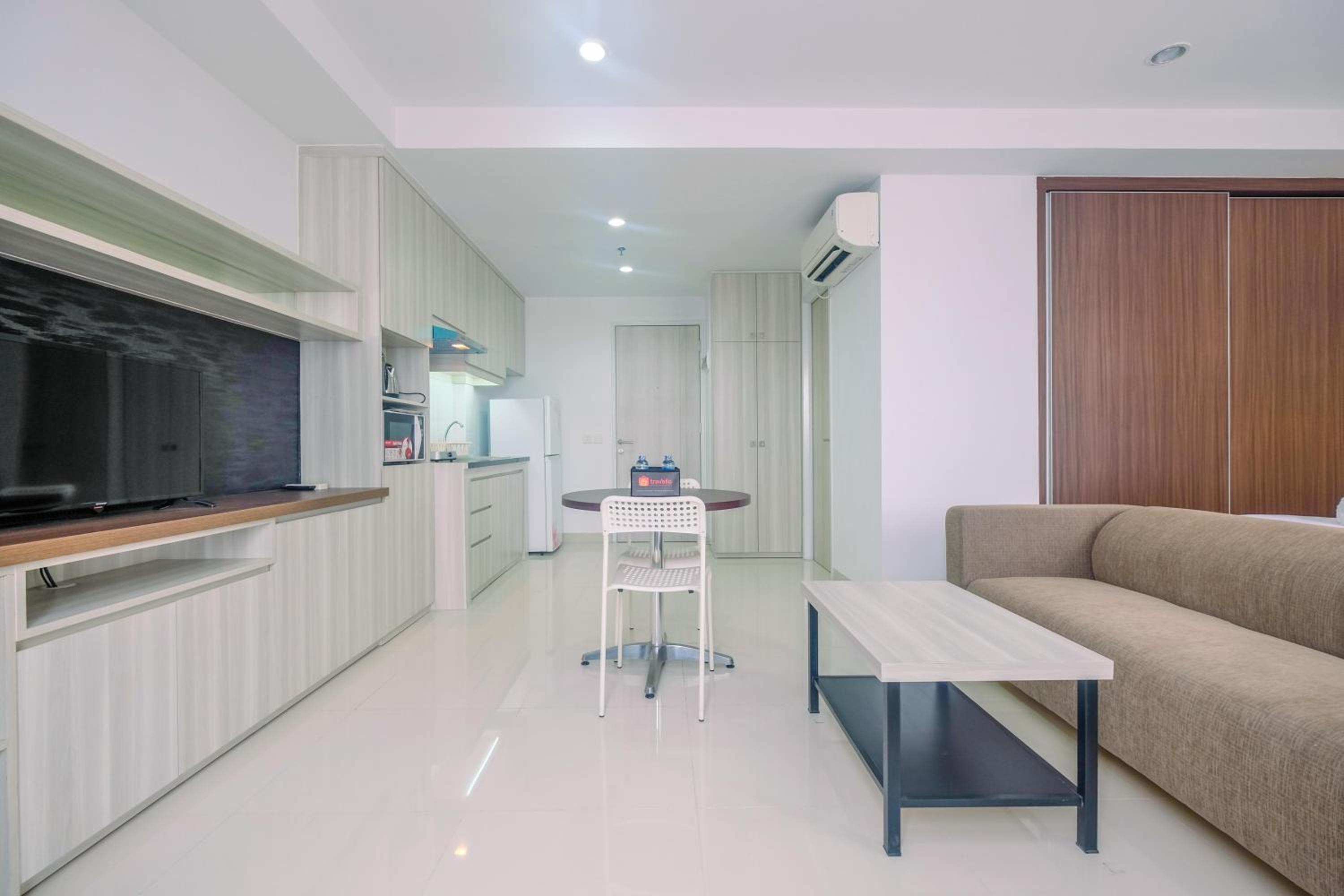 Stunning Studio Azalea Suites Apartment By Travelio view 2