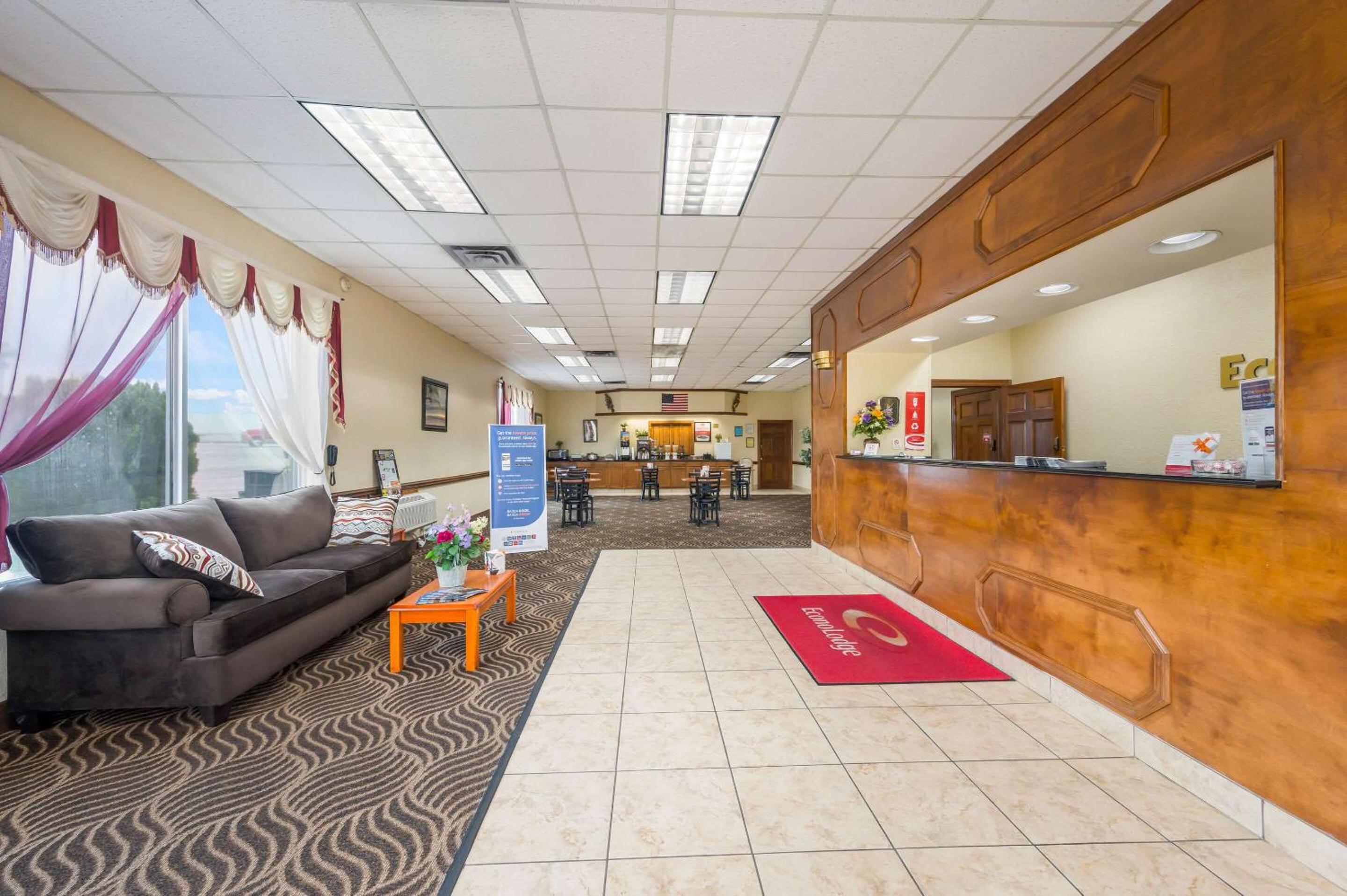 Cullman Vacations - Econo Lodge - Property Image 3