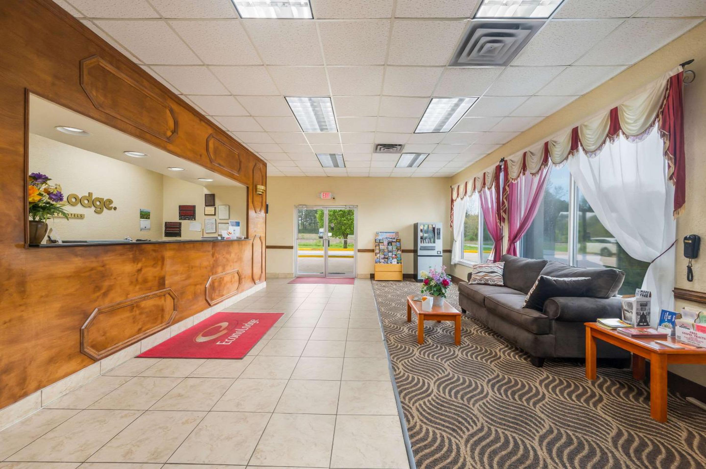 Cullman Vacations - Econo Lodge - Property Image 4