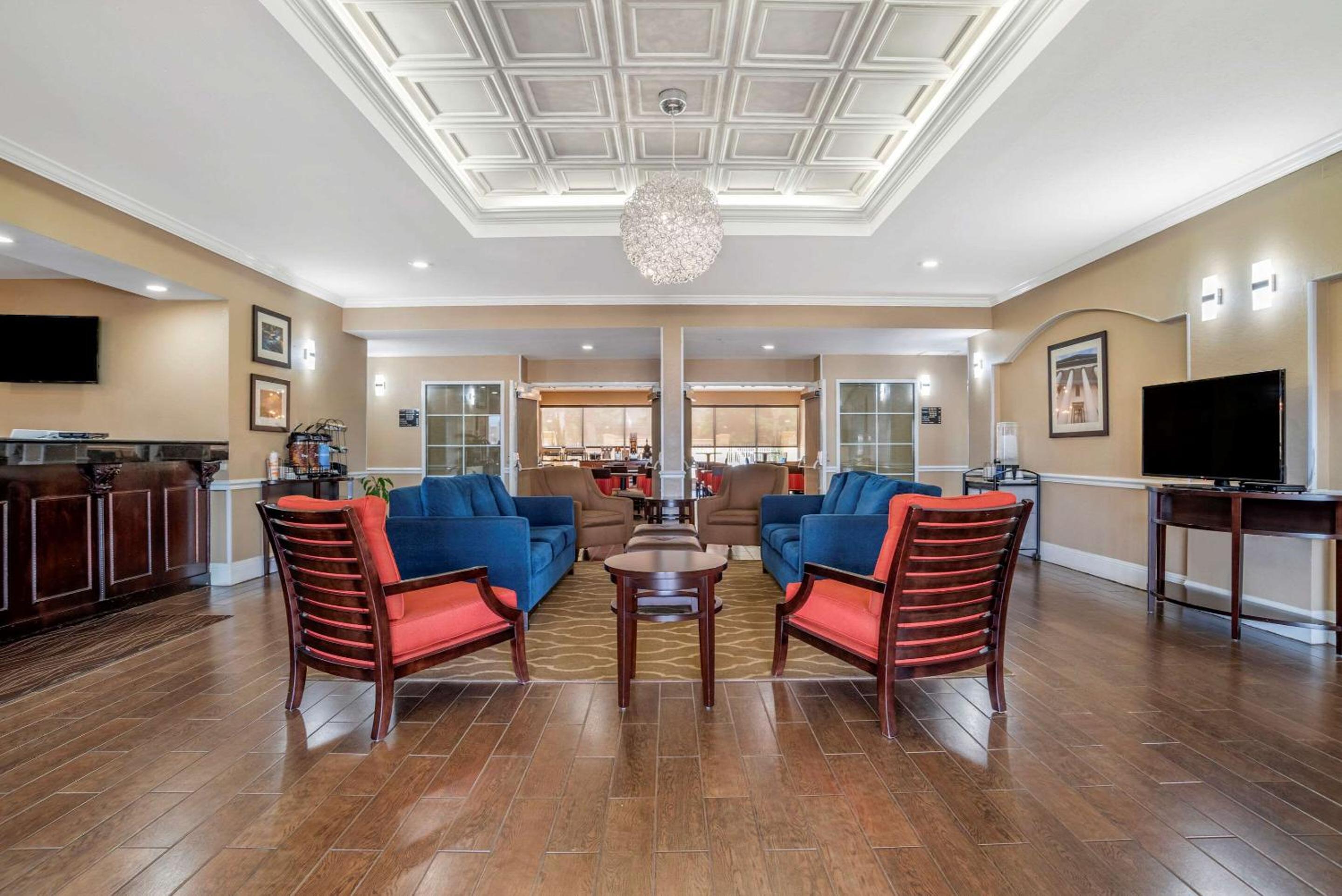 Marianna Vacations - Comfort Inn  Suites Marianna I-10 - Property Image 29