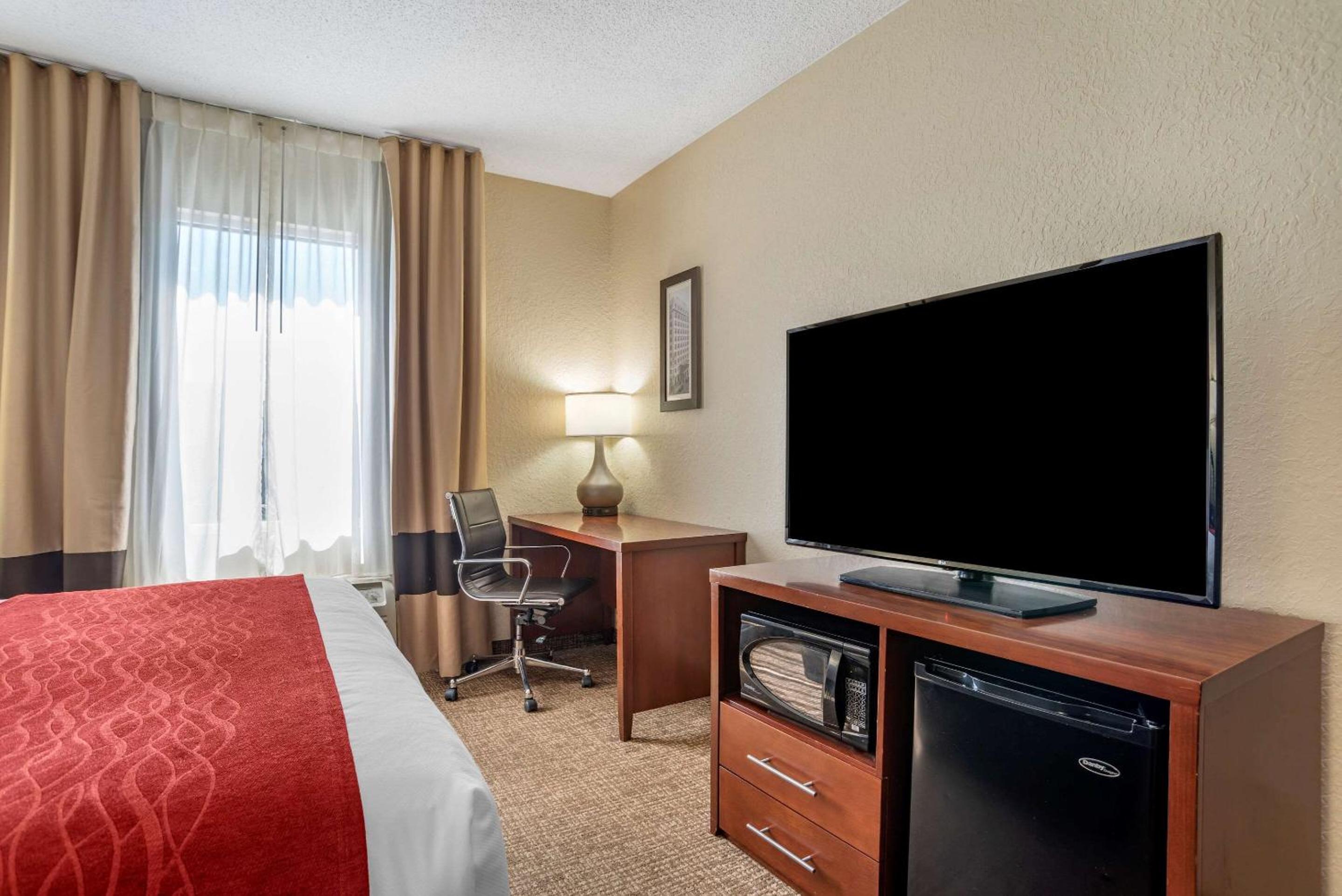 Marianna Vacations - Comfort Inn  Suites Marianna I-10 - Property Image 35