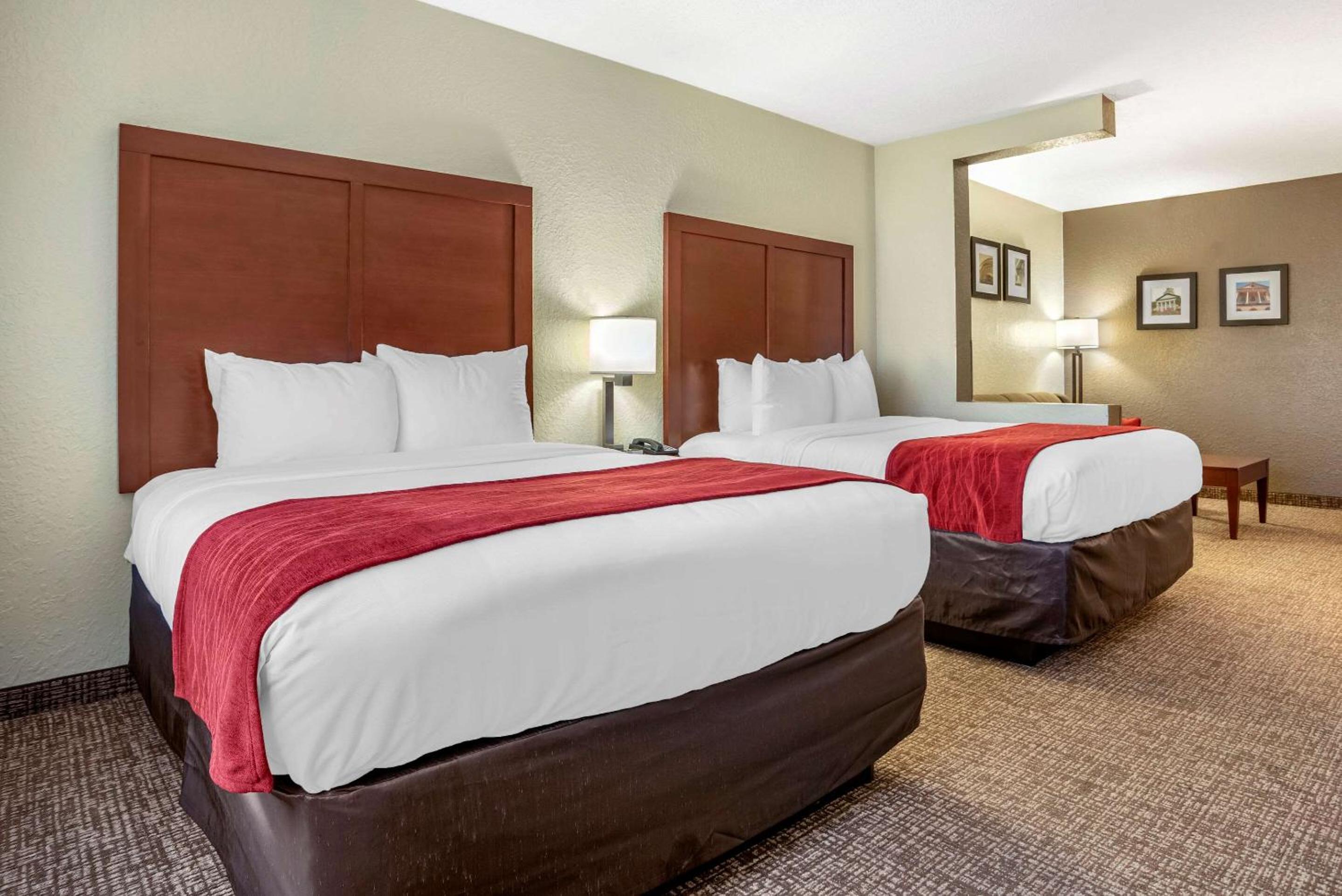 Marianna Vacations - Comfort Inn  Suites Marianna I-10 - Property Image 3