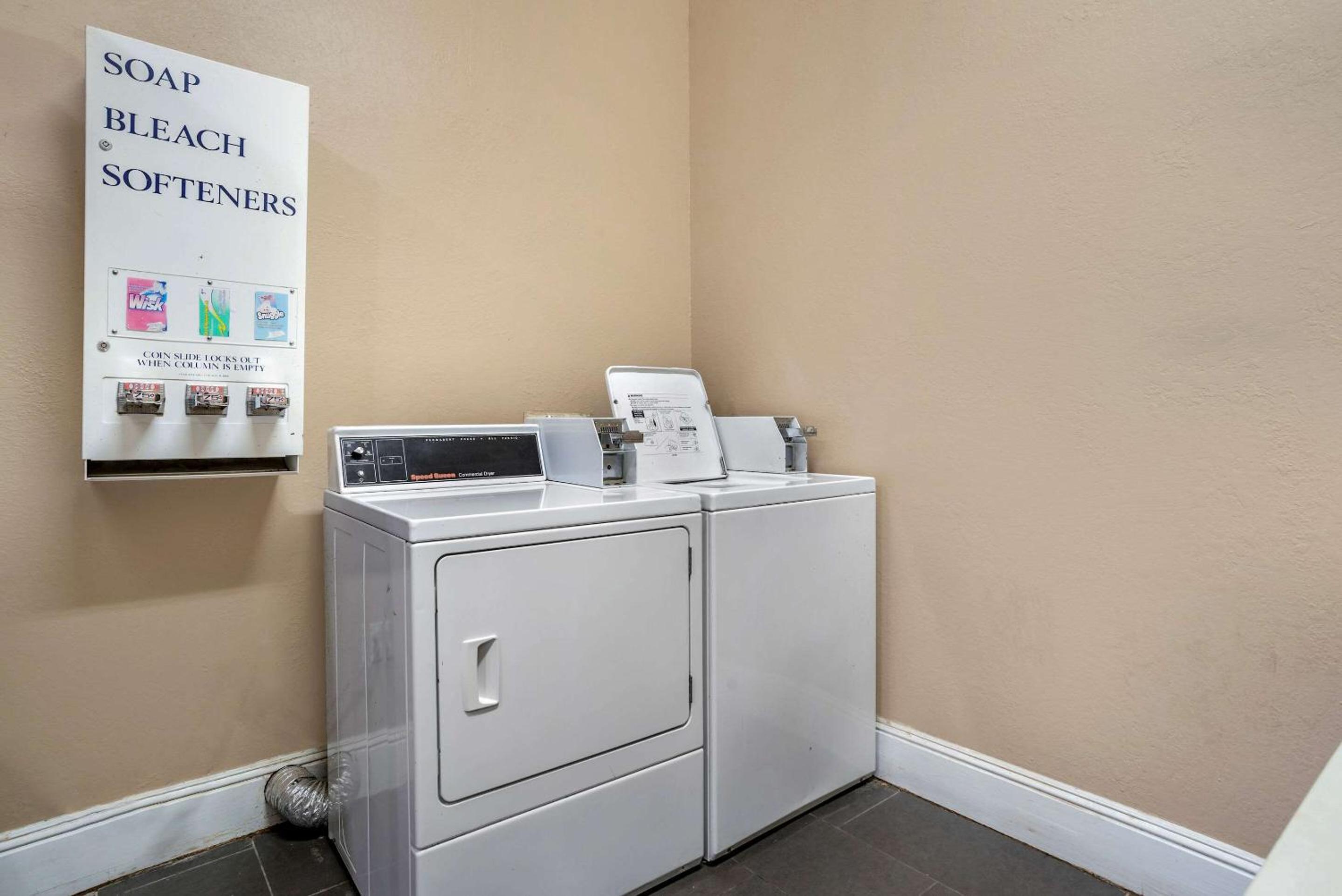 Marianna Vacations - Comfort Inn  Suites Marianna I-10 - Property Image 14