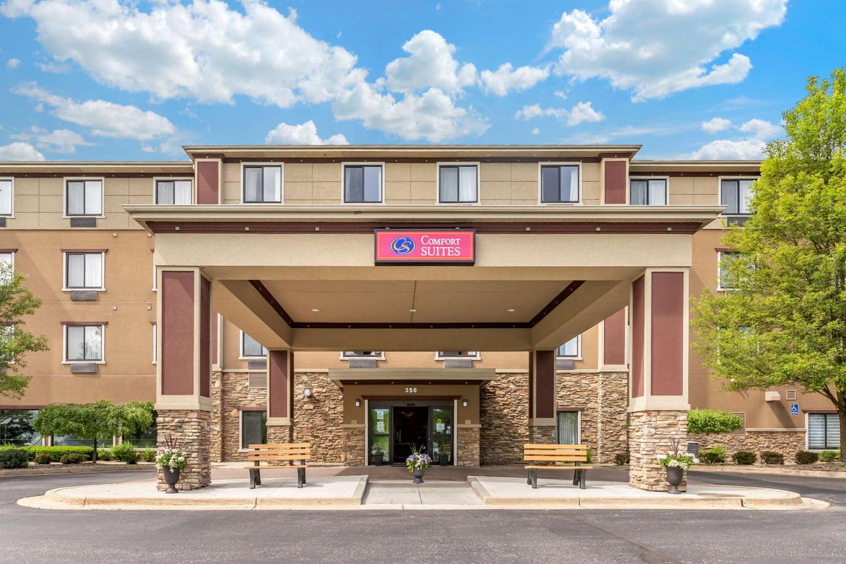 Hotel Comfort Suites Grand Rapids North