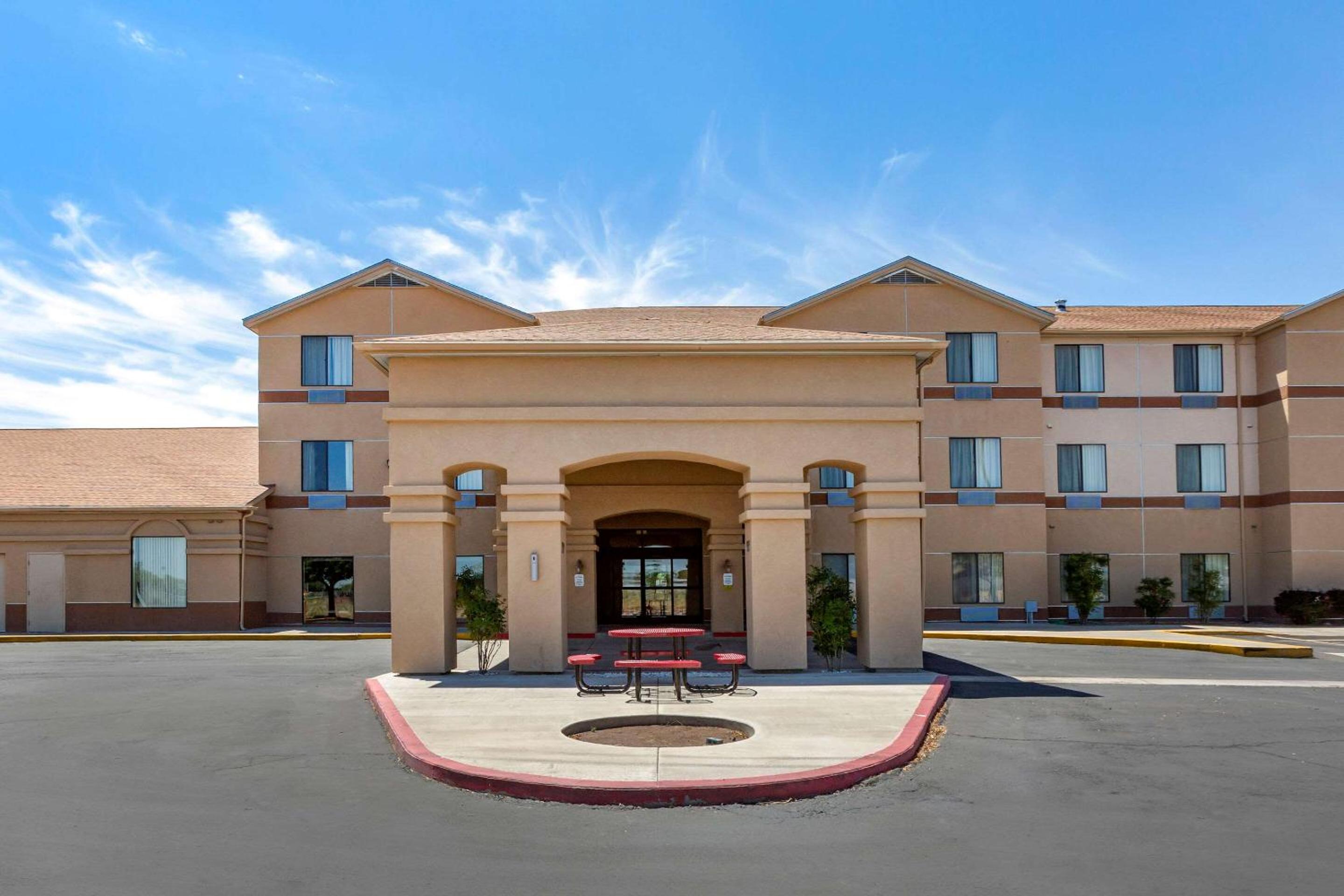 Socorro Vacations - Comfort Inn  Suites - Property Image 4