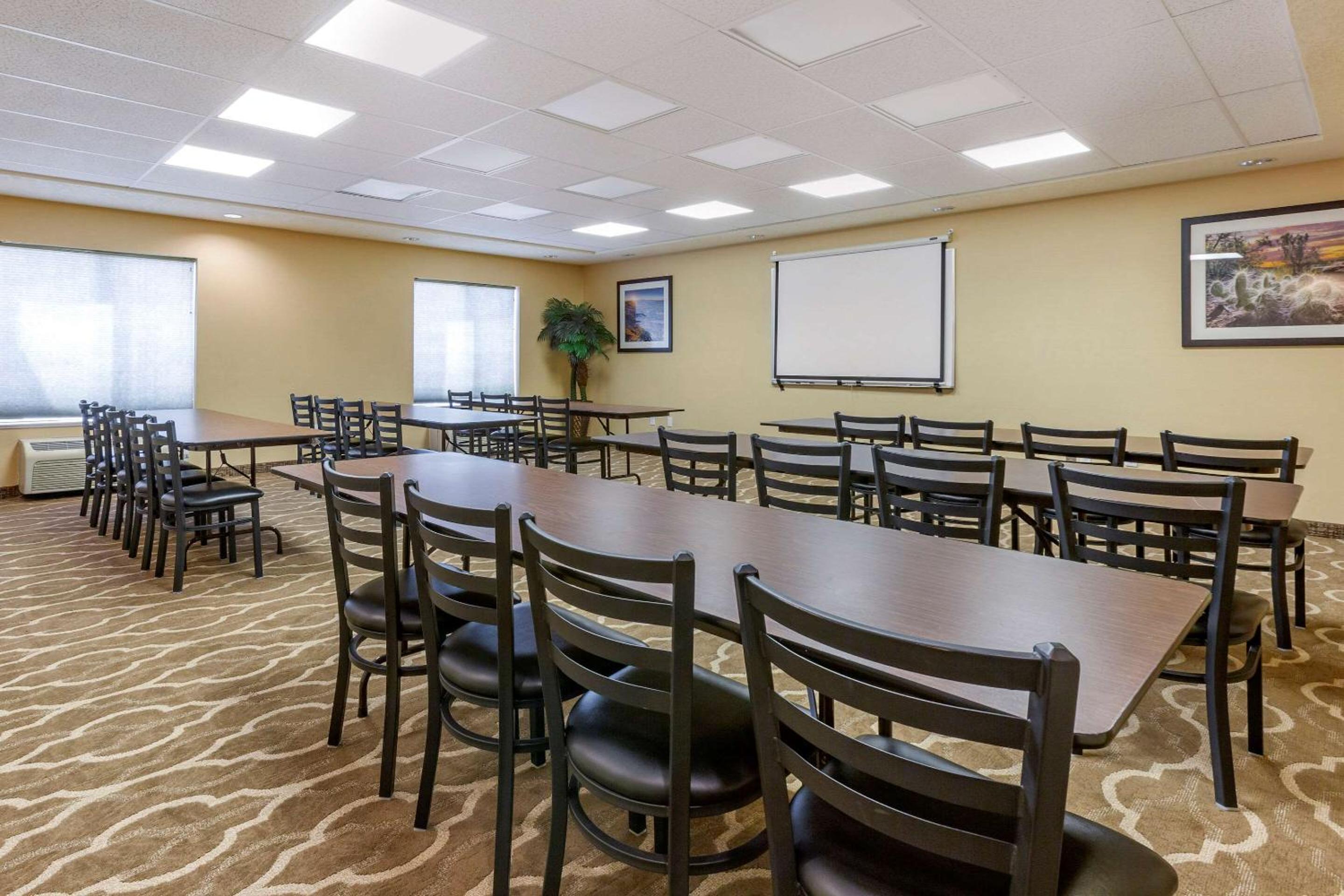 Socorro Vacations - Comfort Inn  Suites - Property Image 5