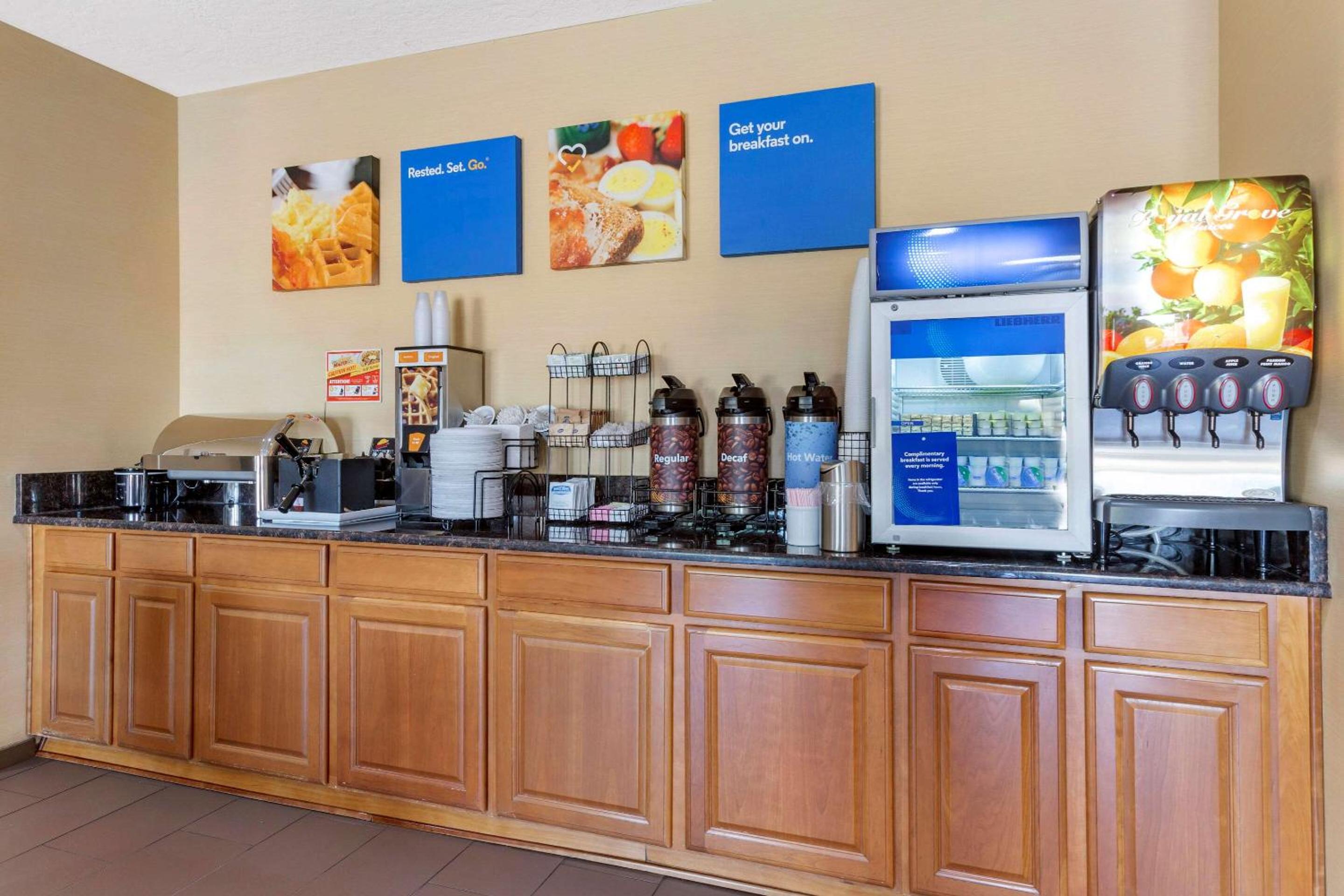 Socorro Vacations - Comfort Inn  Suites - Property Image 4