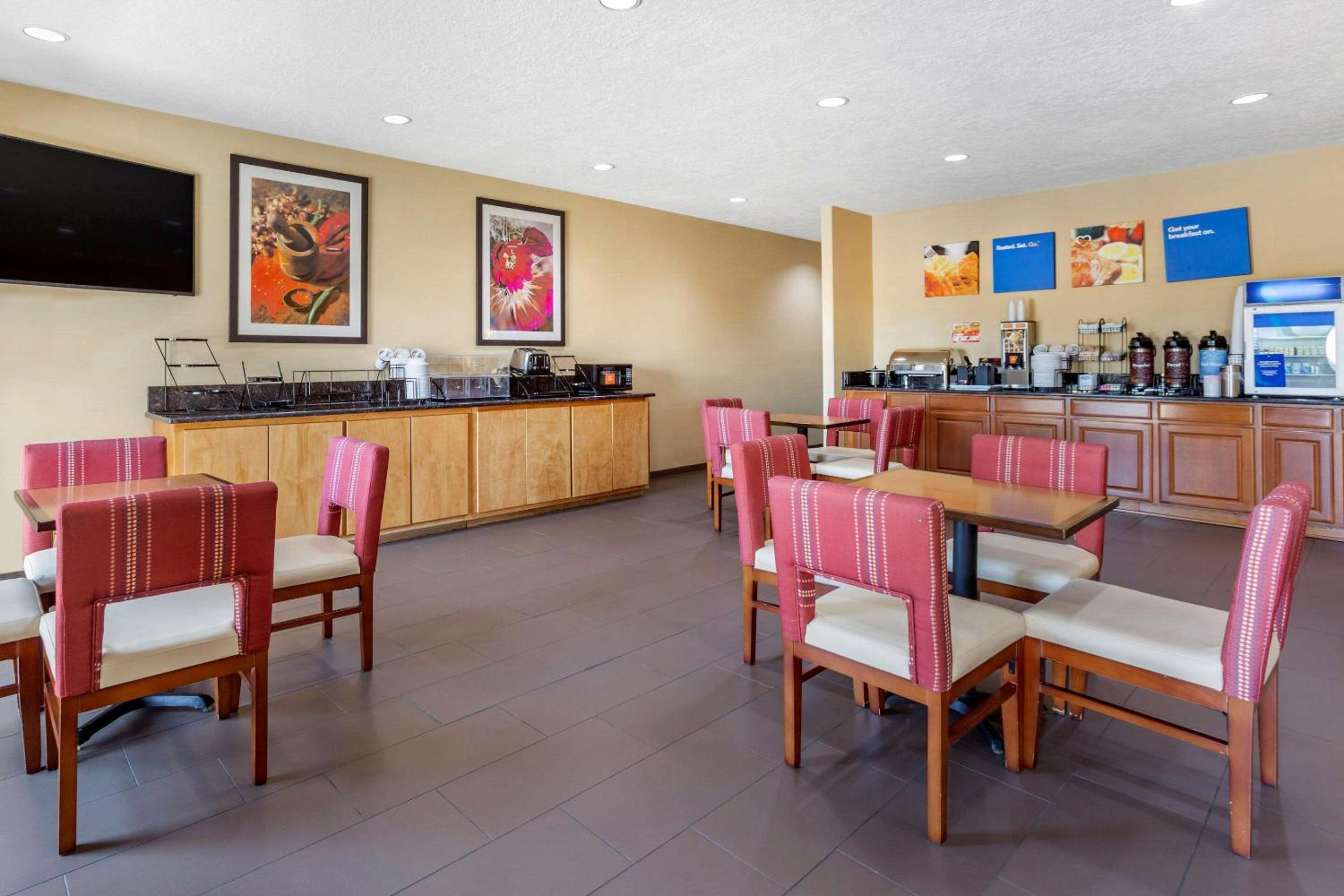 Socorro Vacations - Comfort Inn  Suites - Property Image 3