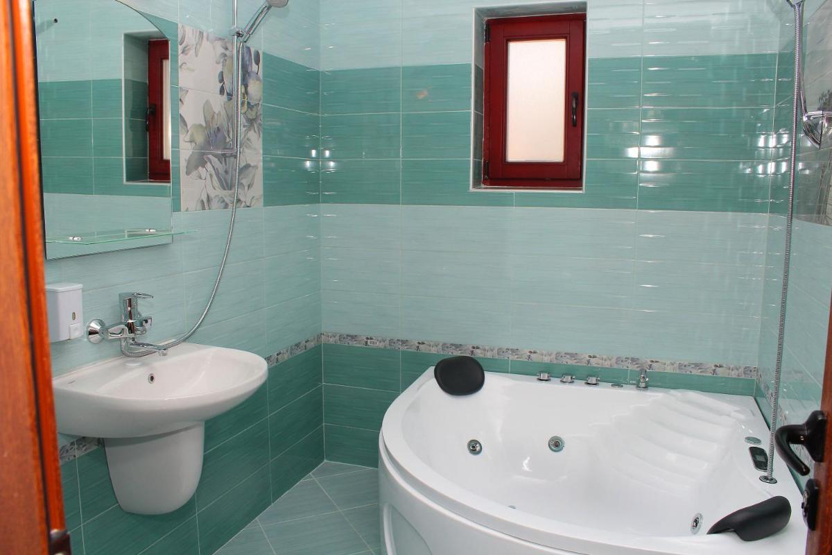 Ilievi Guest Houses