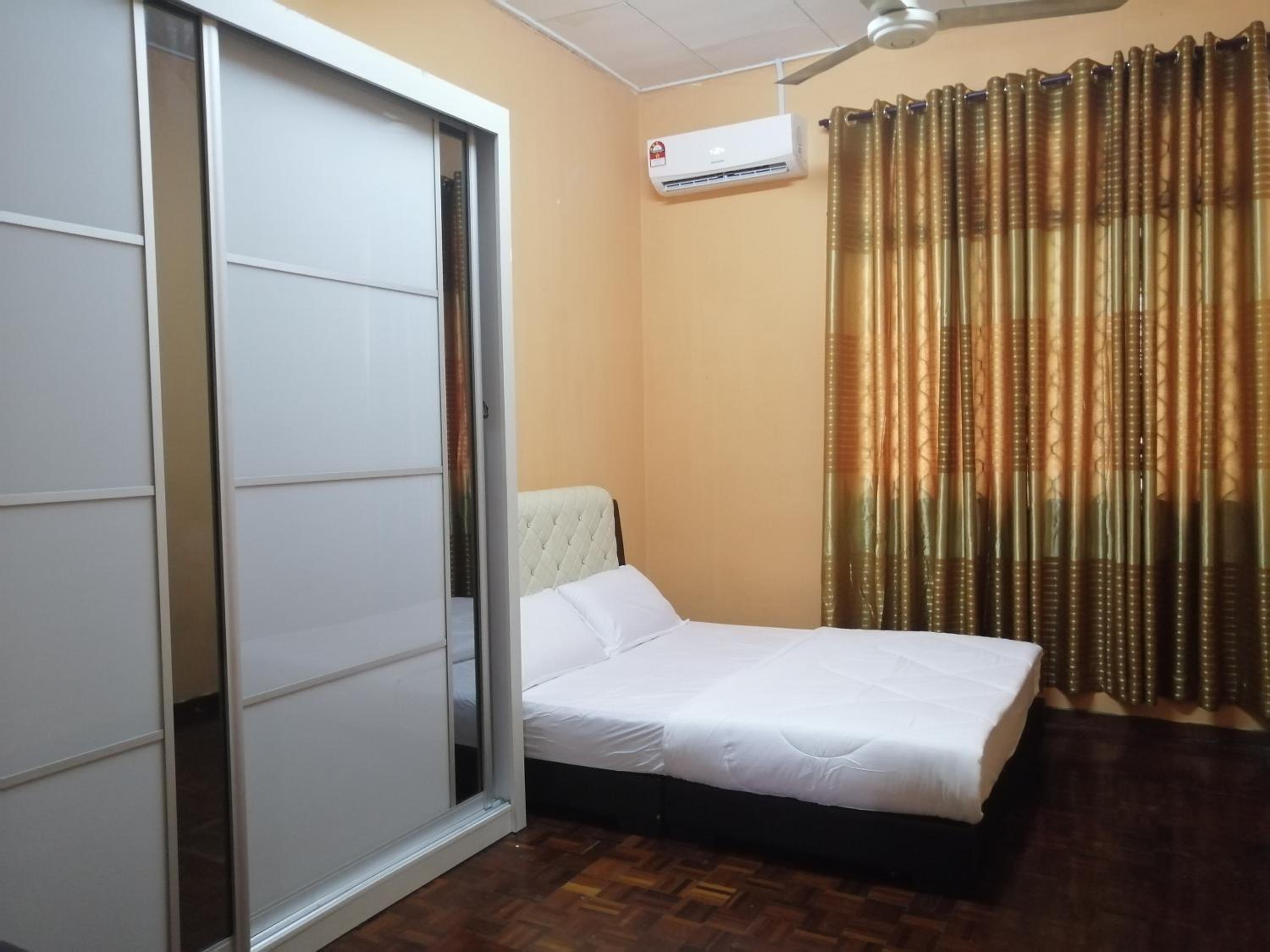 KLUANG BARAT HOMESTAY view 4