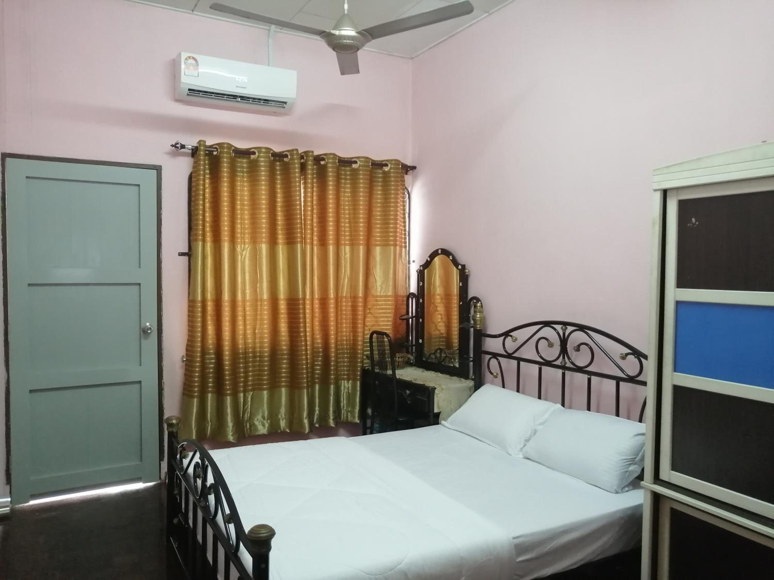 KLUANG BARAT HOMESTAY photo 2