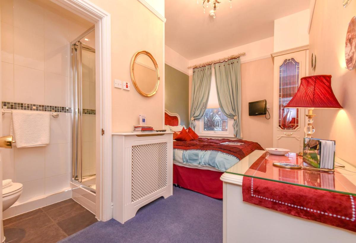 Twelfth Night Guesthouse