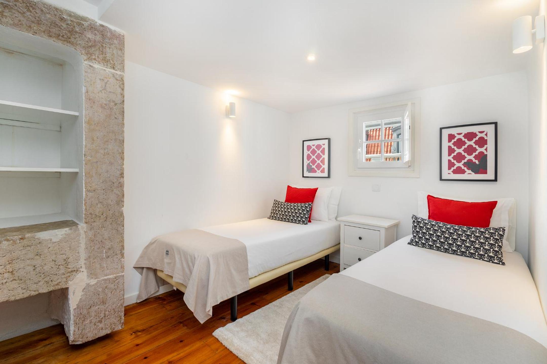 WHome Charming and historical apartment in Santa Justa view 2
