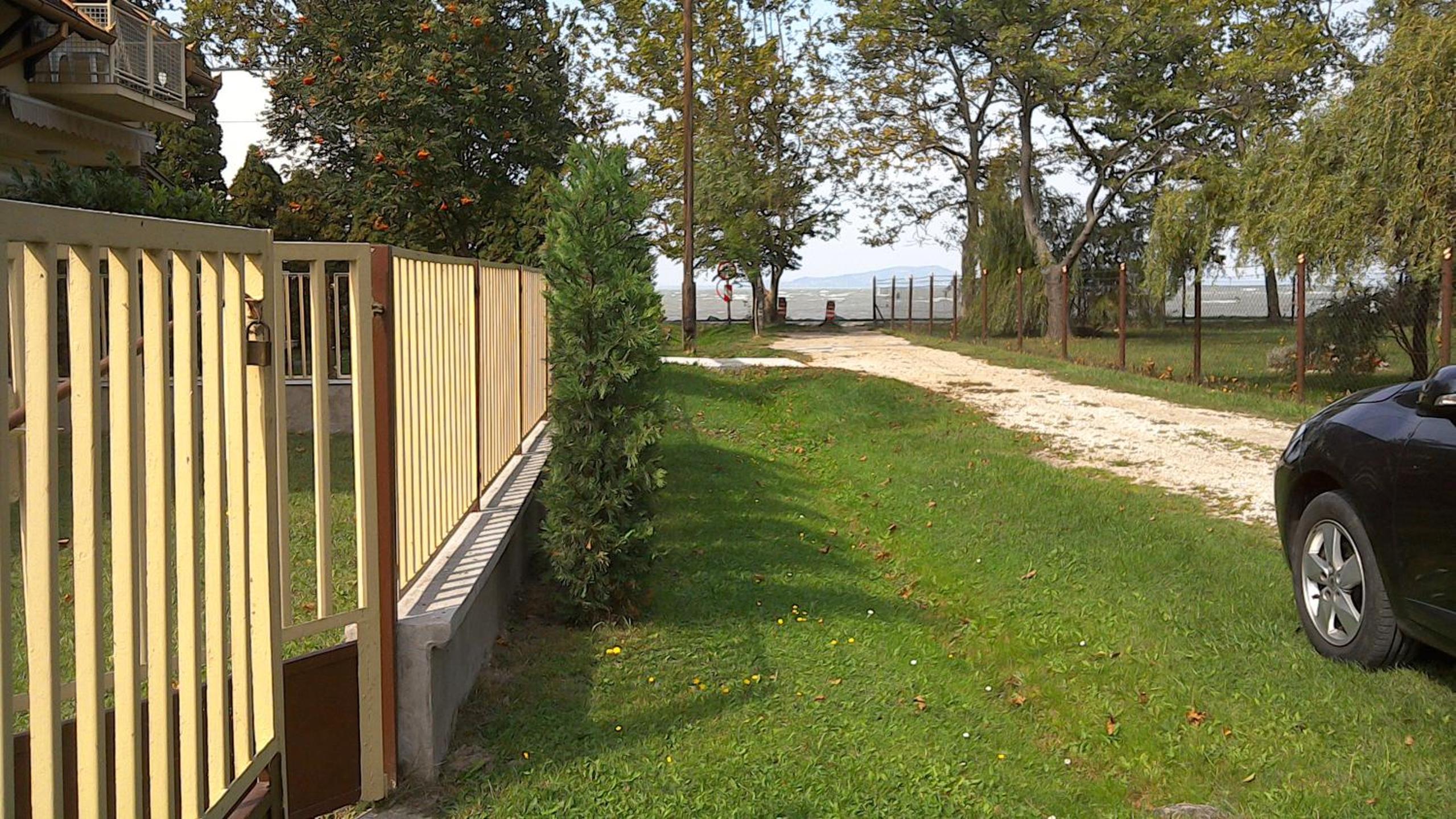 Balatonpart-lak view 4