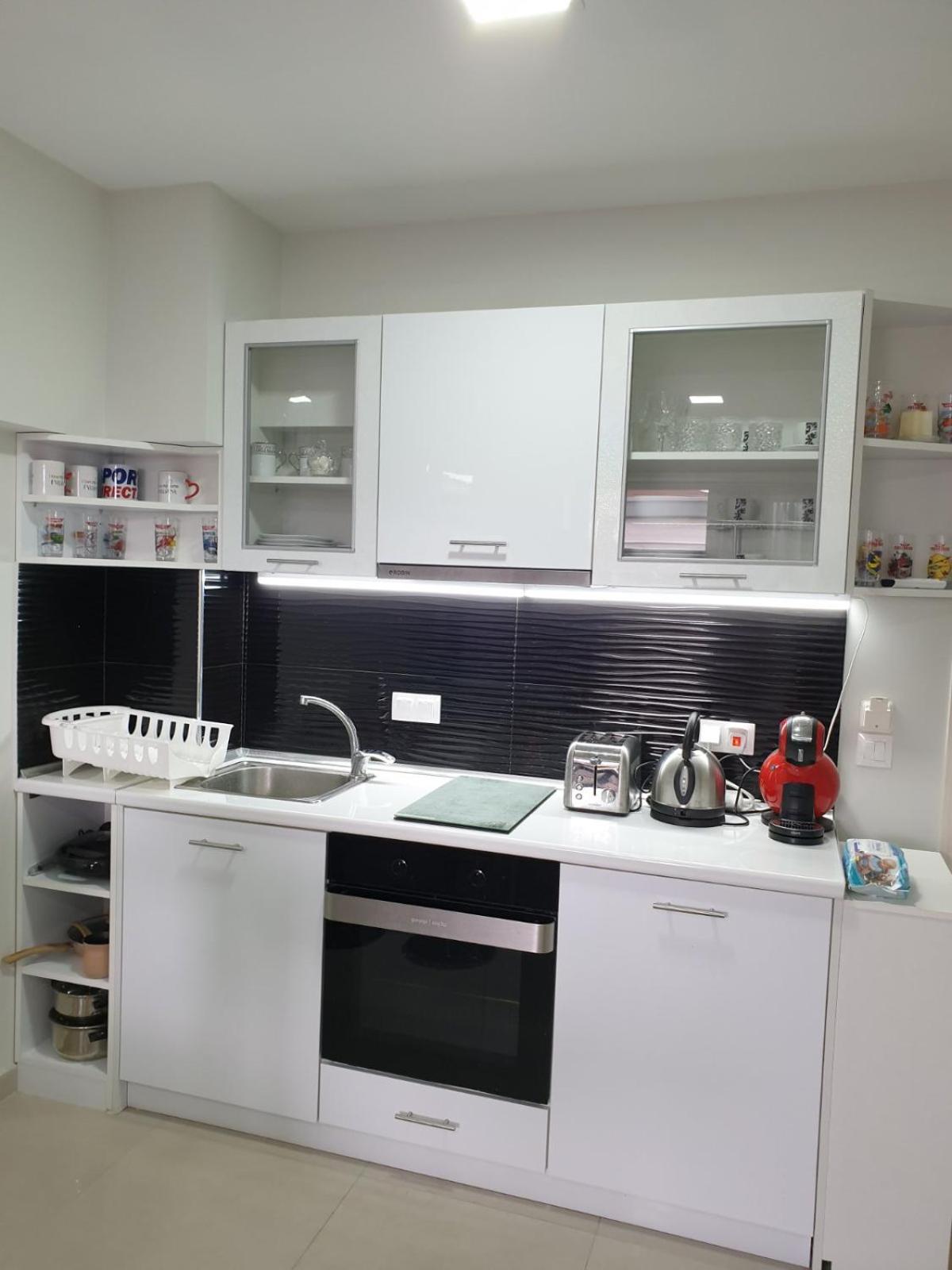 M & M White Luxury photo 4