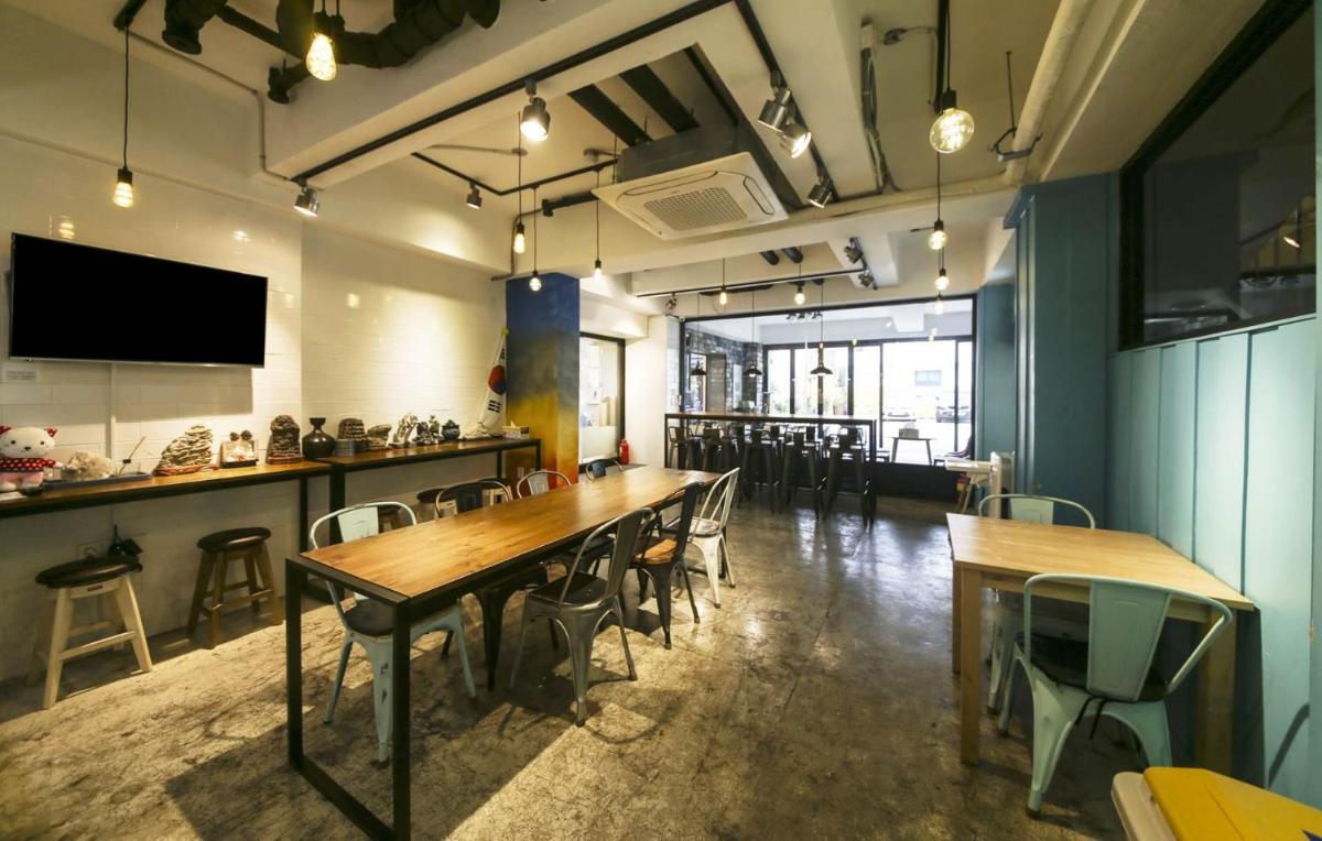 Backpackers In Yeosu