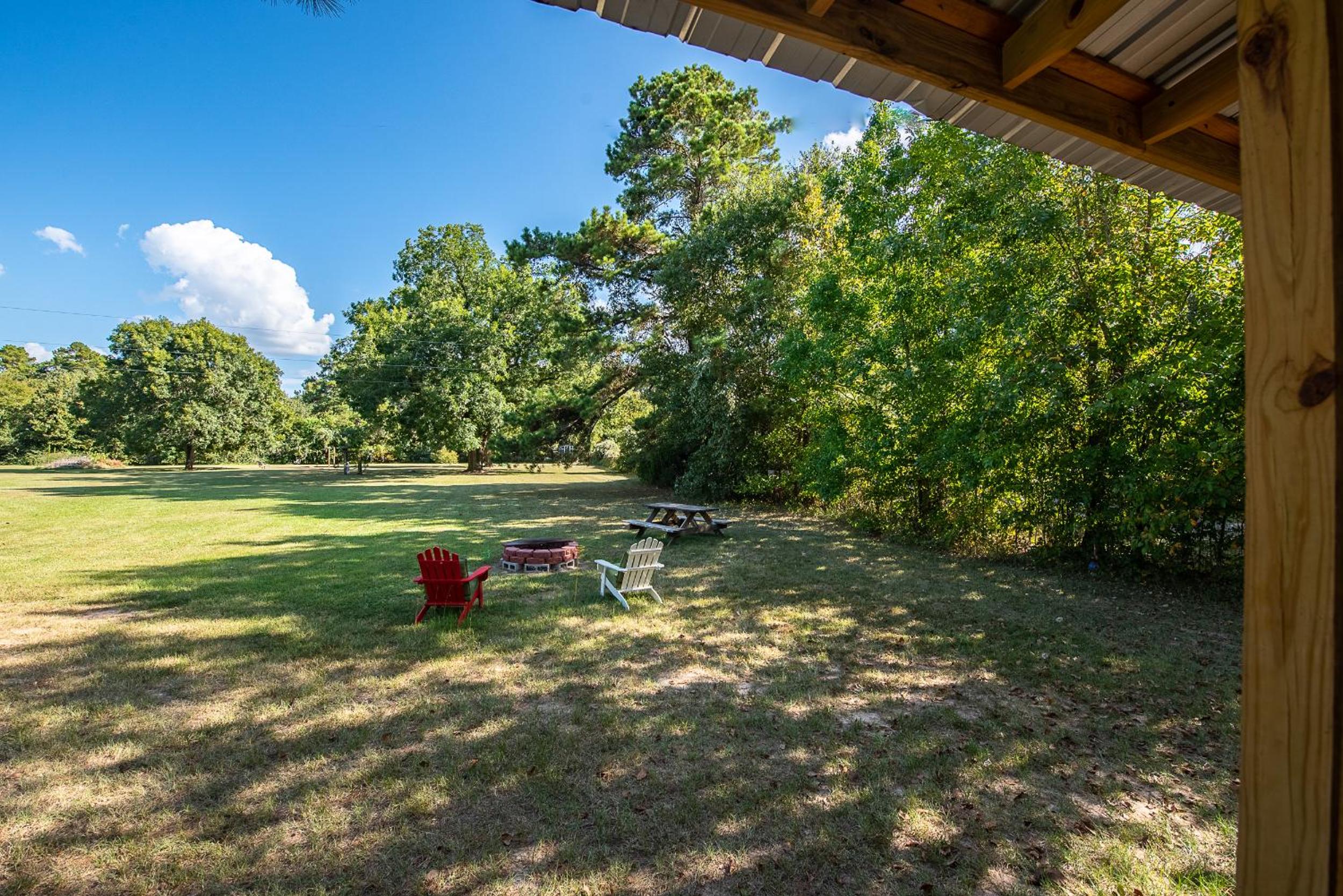 Tiny house LogCabinBnB - Ren Fest Renaissance Festival Bernhardt Arrowhead Hill Olde Dobbin Station Ranch House Farmhouse Wedding Venue Houston Woodlands C view 4