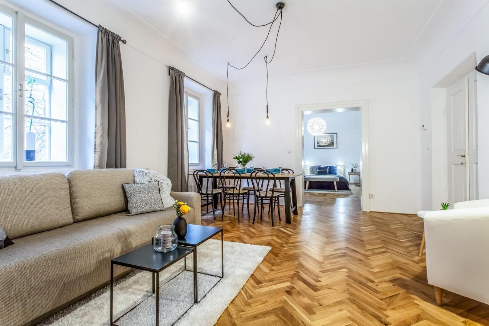 Old Town 2 BDR apartment, free coffee