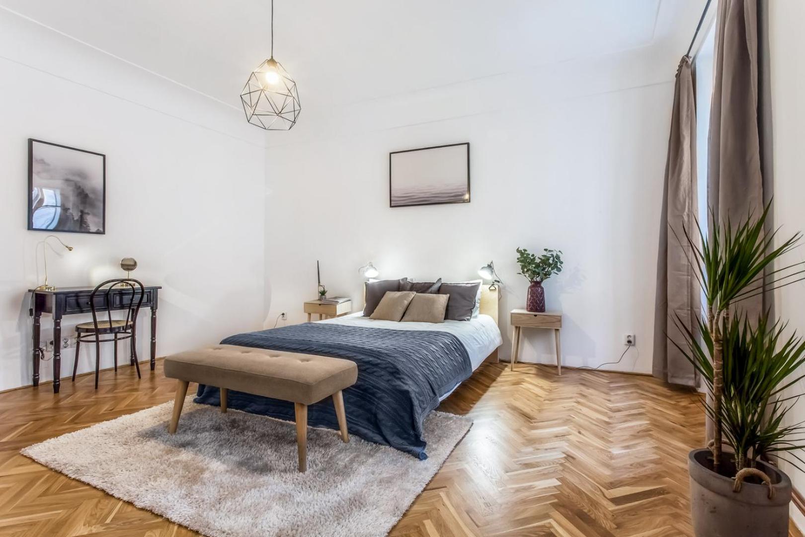 Old Town 2 BDR apartment, free coffee