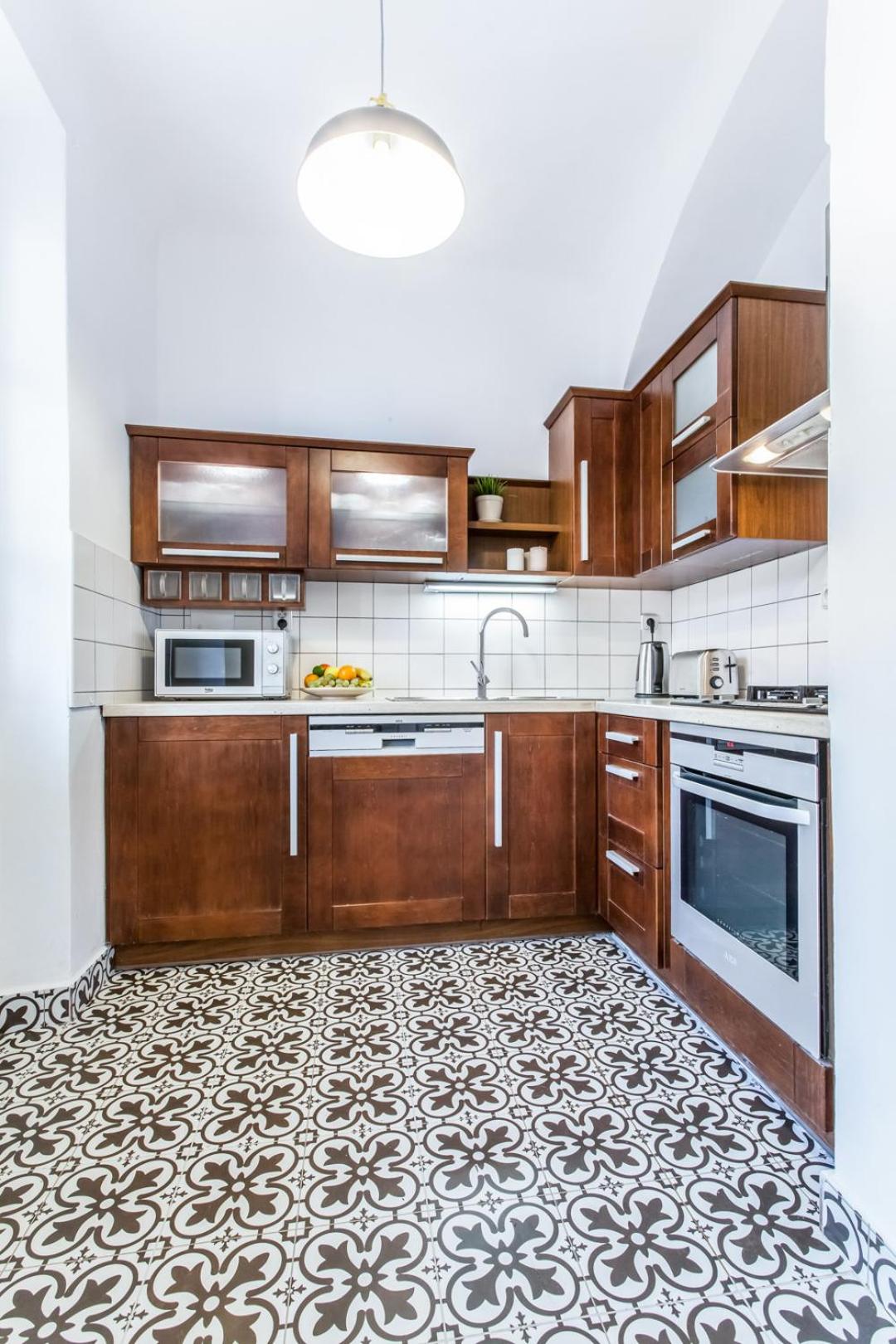 Old Town 2 BDR apartment, free coffee