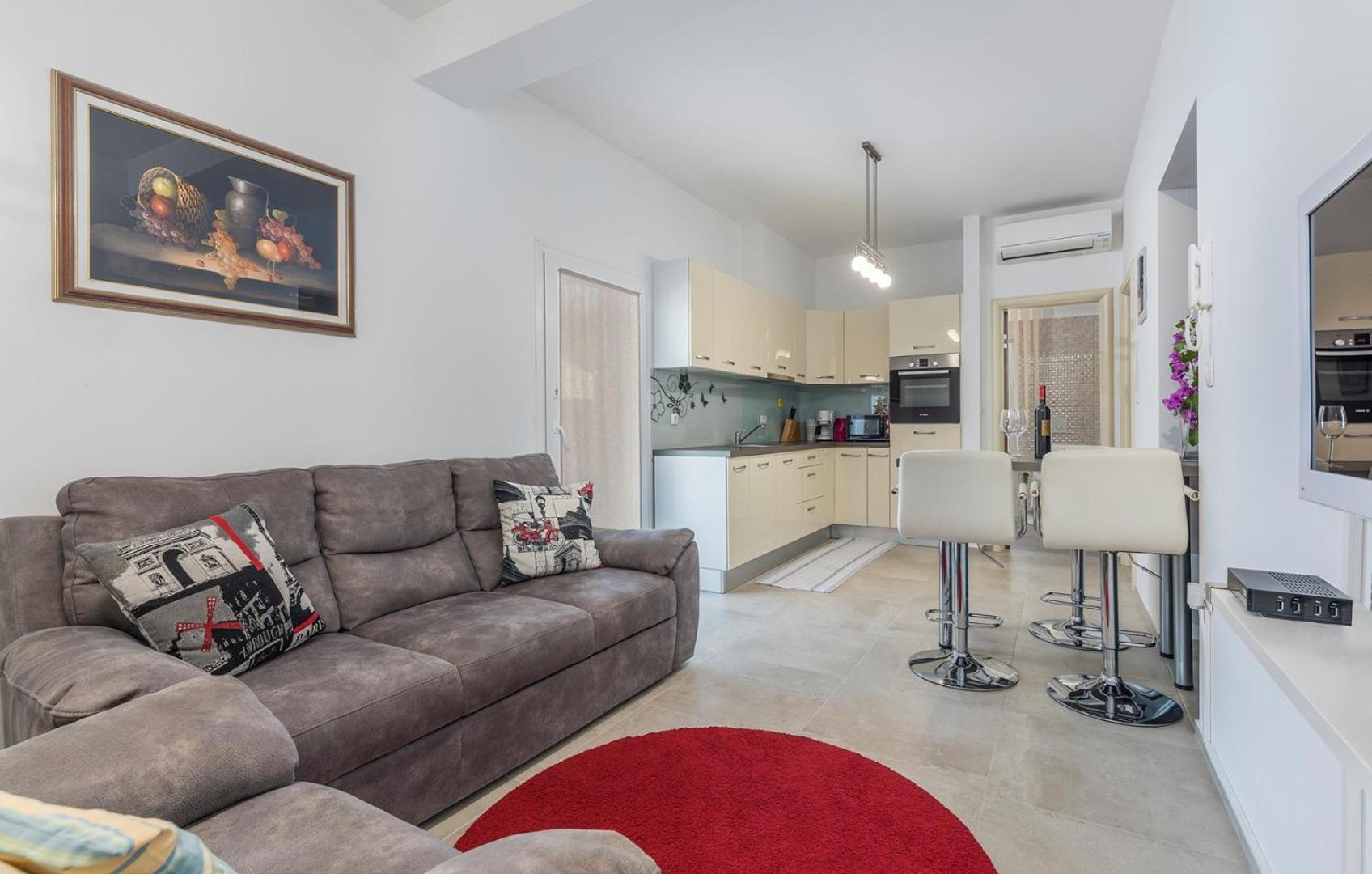 Apartment Vedran with Pool