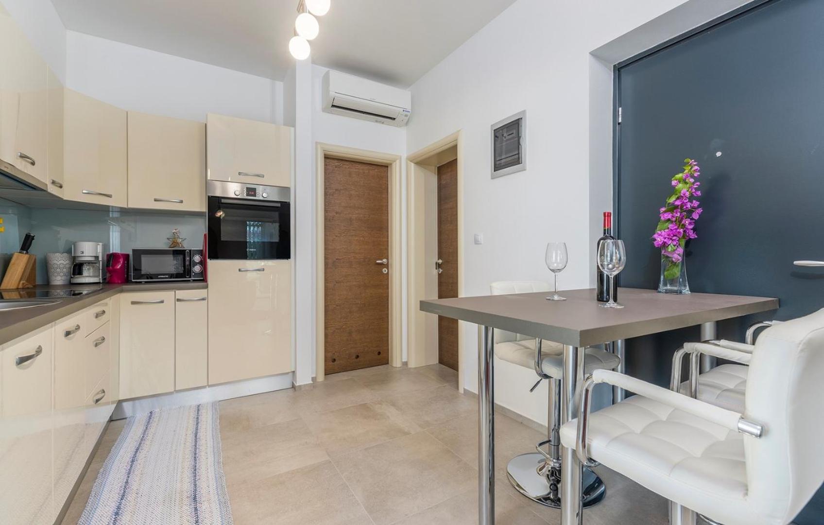 Apartment Vedran with Pool