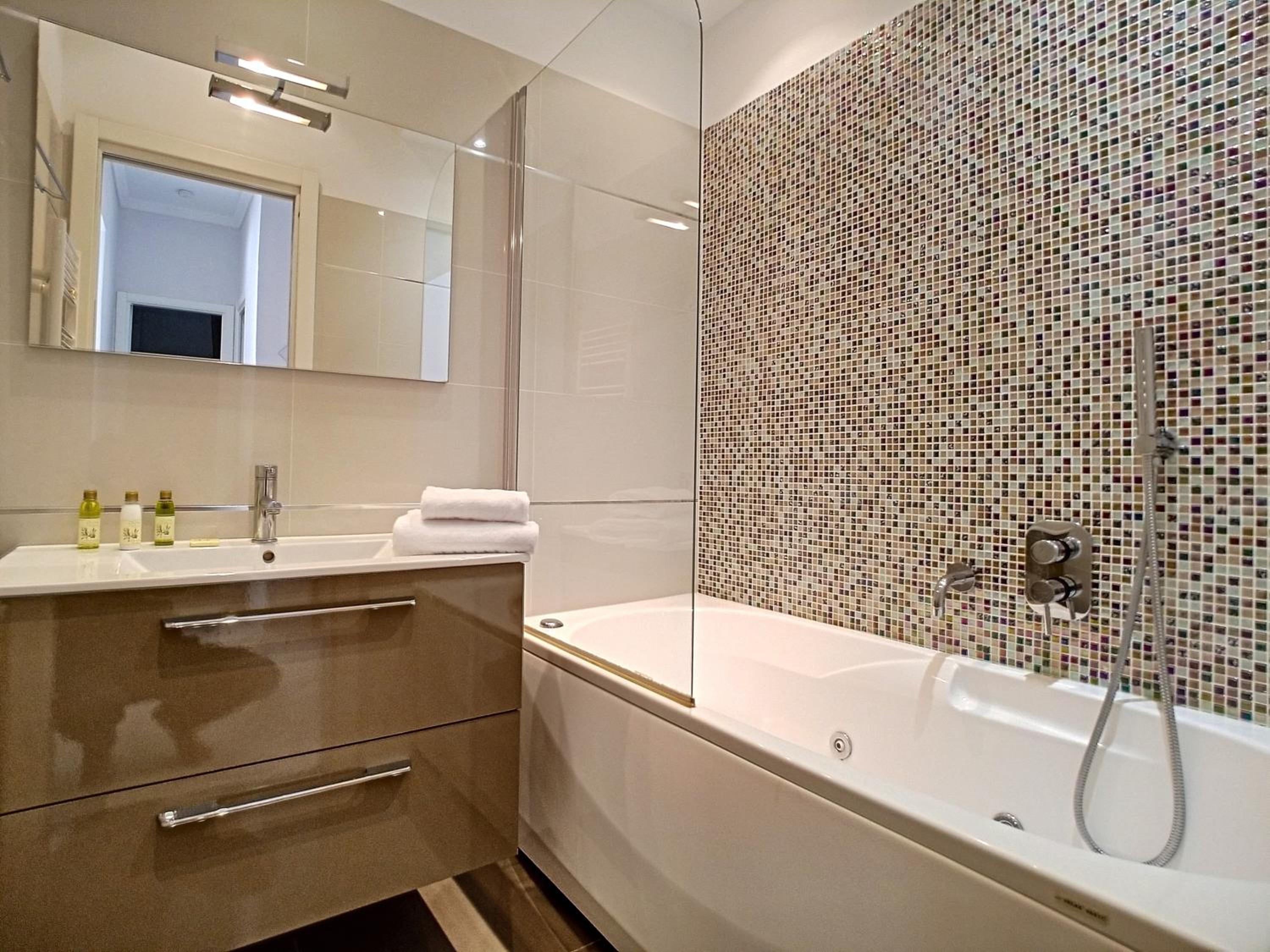 Nestor&Jeeves - COLIBRI PRESTIGE - Central - Close sea