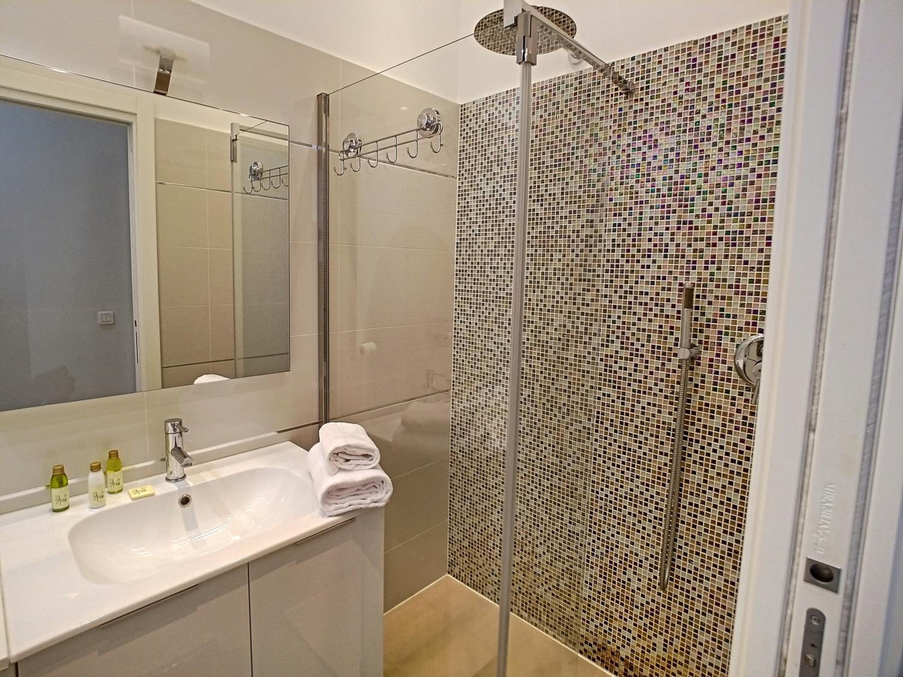 Nestor&Jeeves - COLIBRI PRESTIGE - Central - Close sea