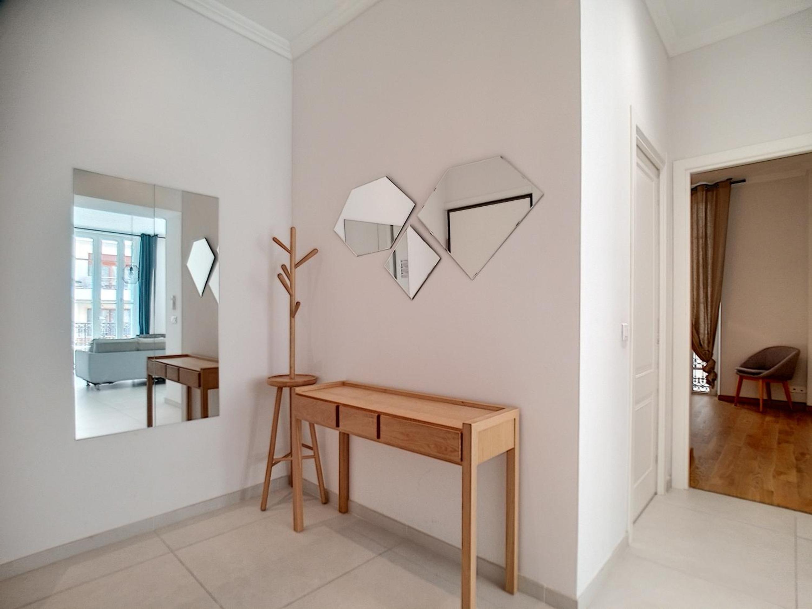 Nestor&Jeeves - COLIBRI PRESTIGE - Central - Close sea