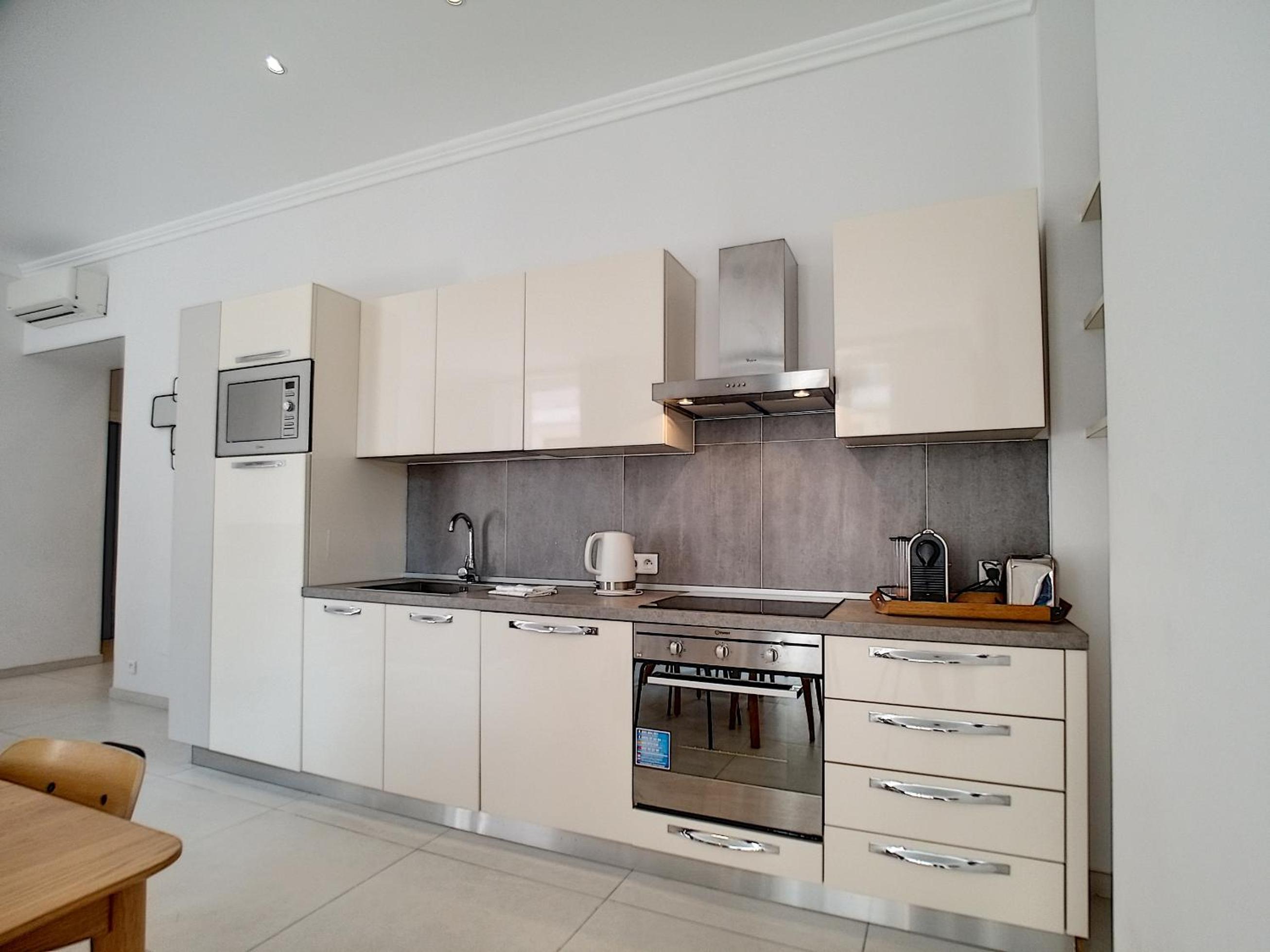 Nestor&Jeeves - COLIBRI PRESTIGE - Central - Close sea