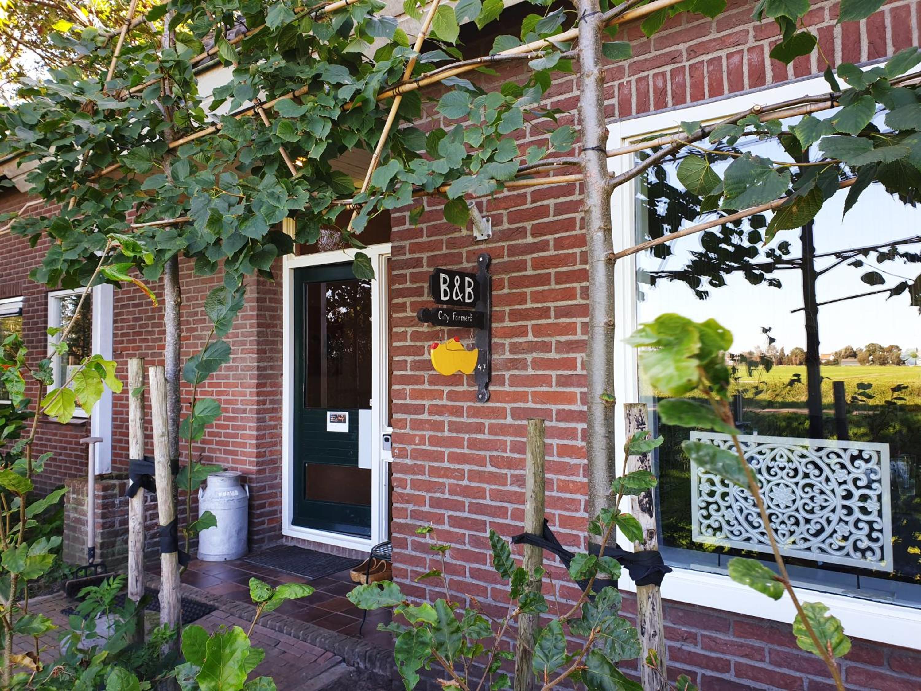 Bed, Bikes and Breakfast, City Farmer Amsterdam a Guesthouse with Free Parking