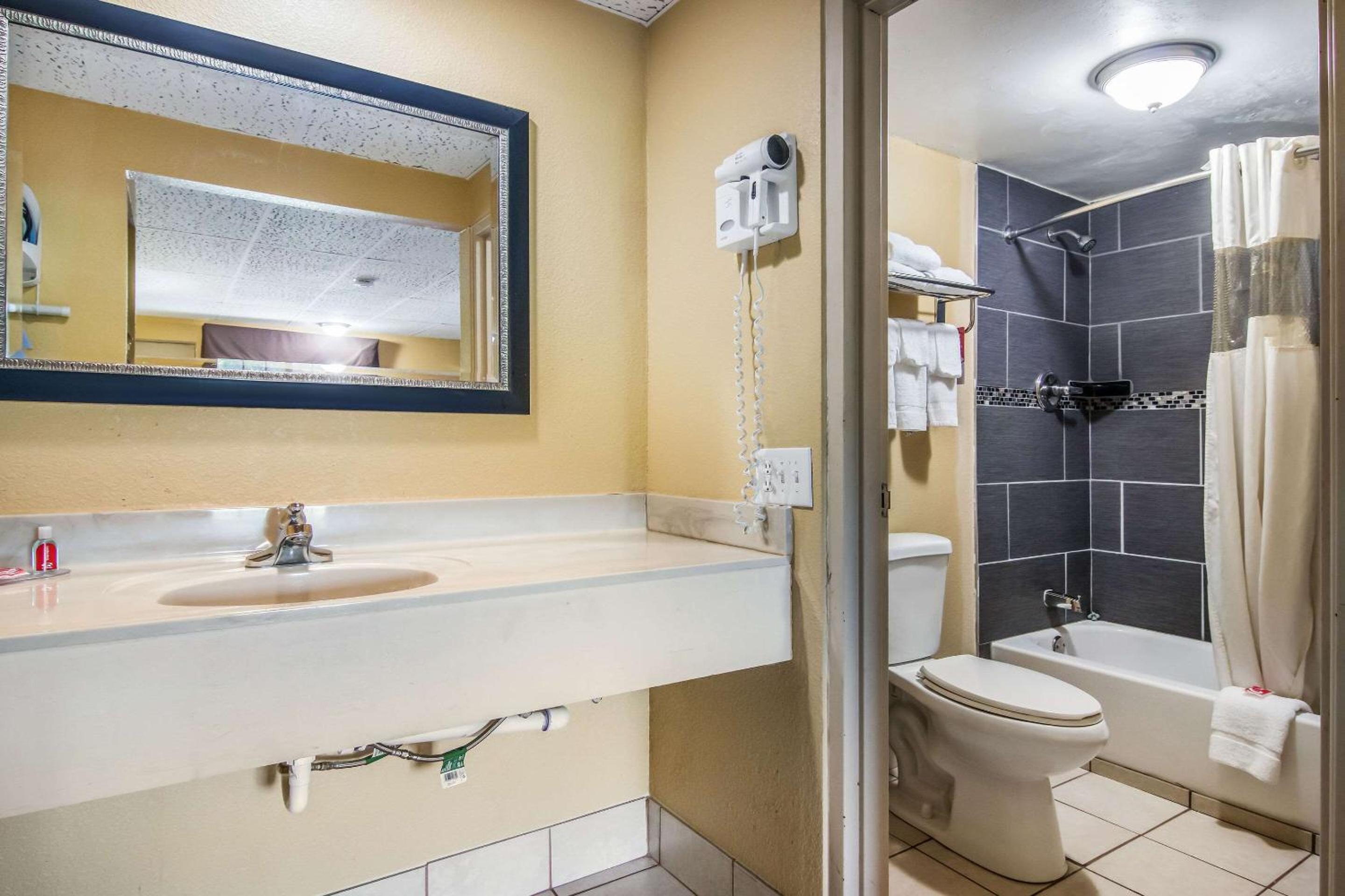 Econo Lodge Hotel Bradford