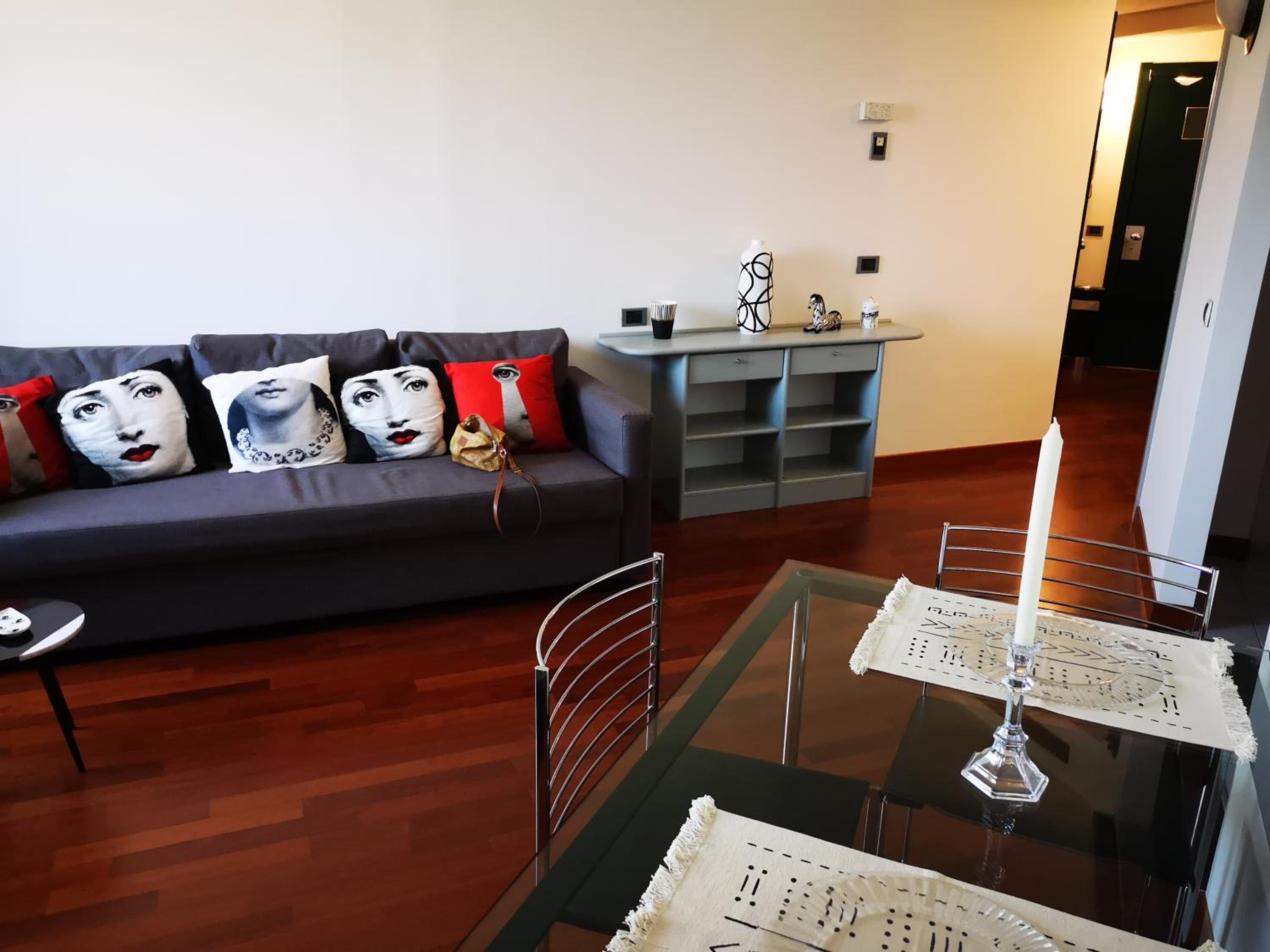 Suite Lambruschini central with top city view - Free covered parking view 4