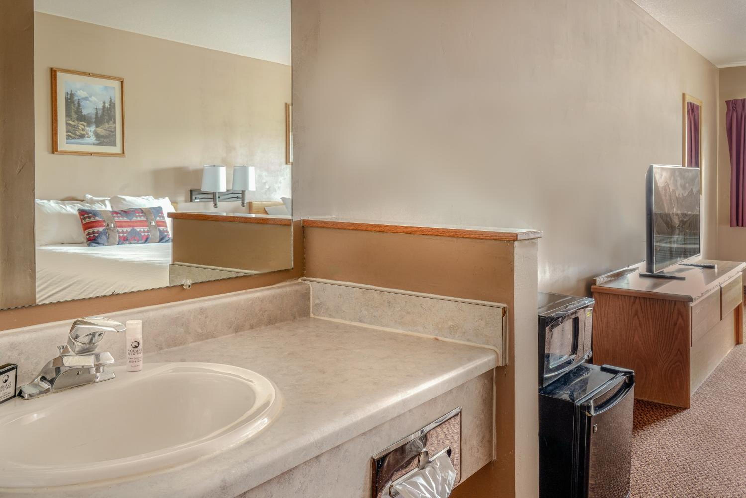 Big Sky Vacations - Whitewater Inn - Property Image 2