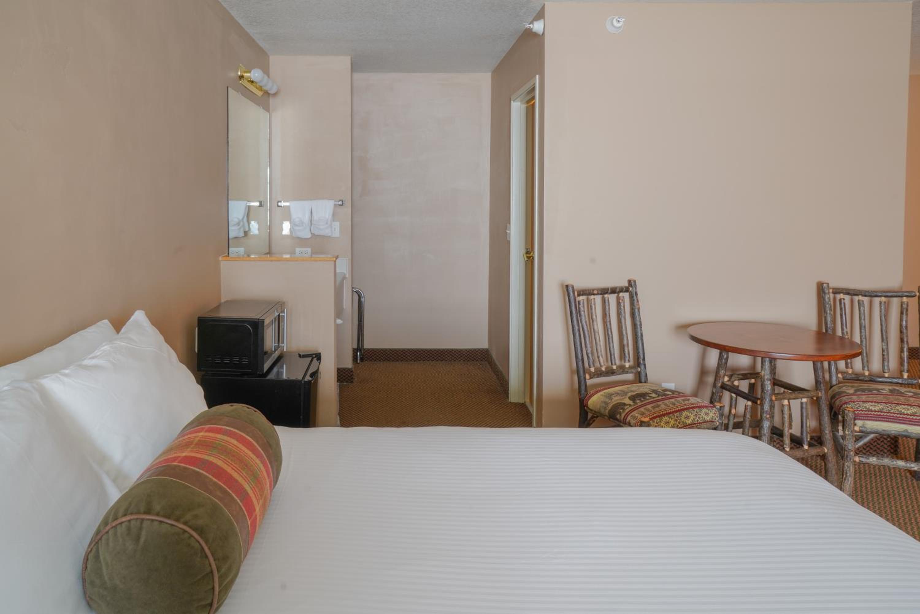 Big Sky Vacations - Whitewater Inn - Property Image 4