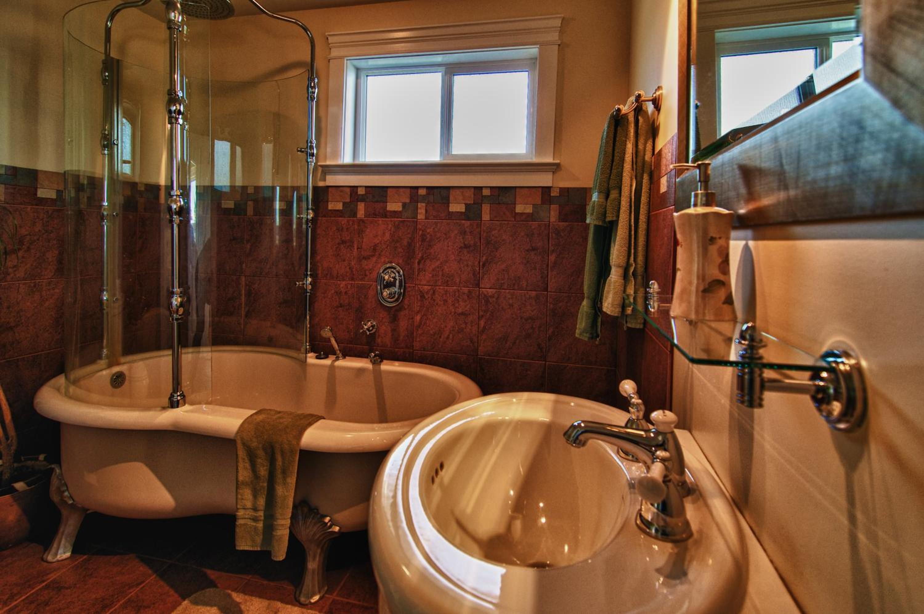 Birds of a Feather Victoria Oceanfront Studio Suites